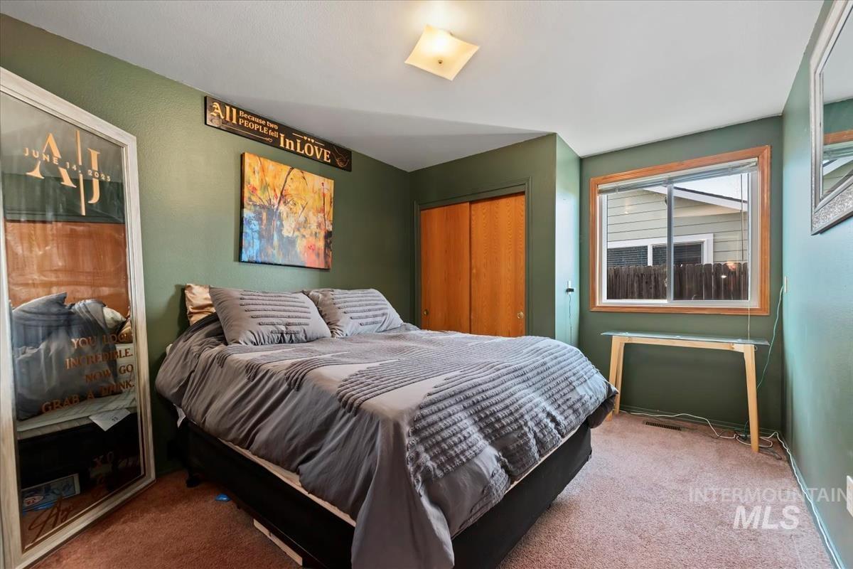 1284 W Crest Wood Dr, Meridian, Idaho 83642, 3 Bedrooms, 2 Bathrooms, Residential For Sale, Price $380,000,MLS 98972193