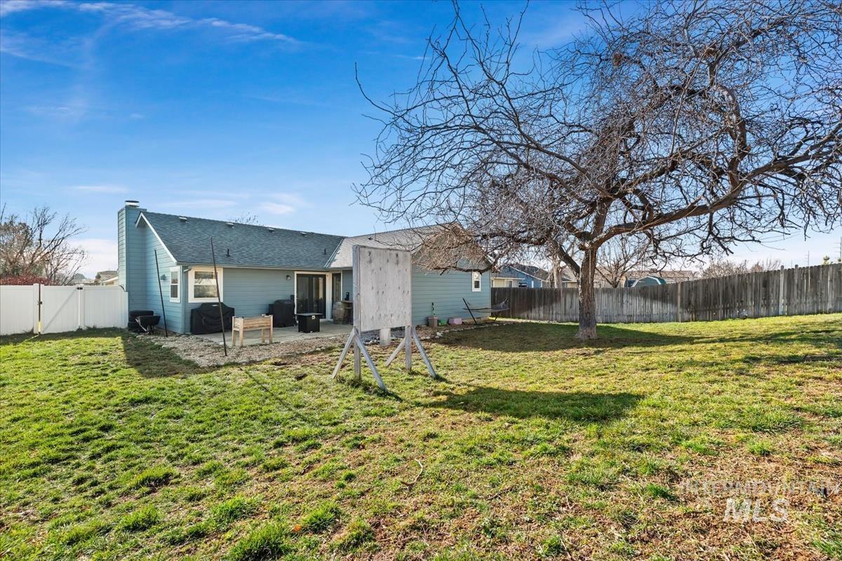 1284 W Crest Wood Dr, Meridian, Idaho 83642, 3 Bedrooms, 2 Bathrooms, Residential For Sale, Price $380,000,MLS 98972193