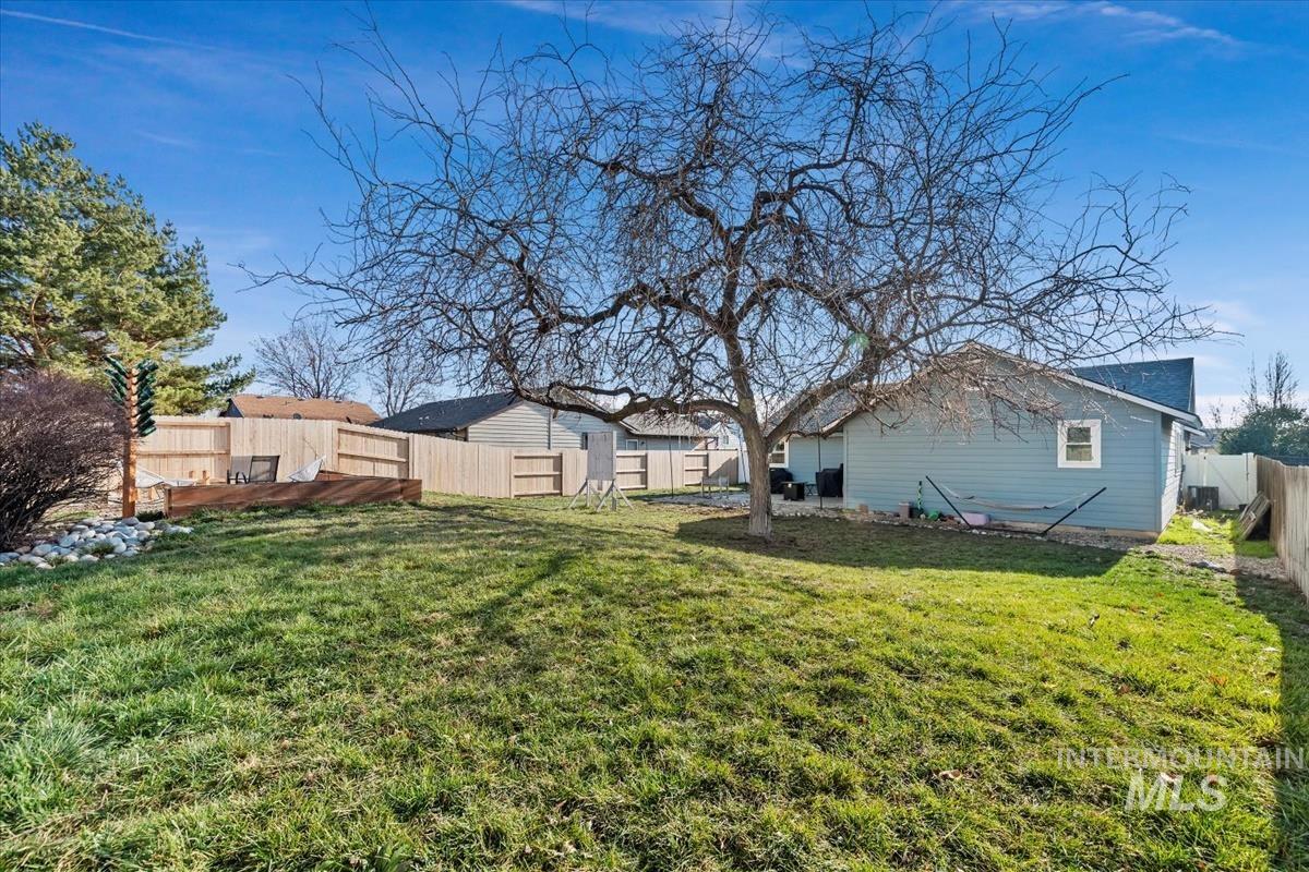 1284 W Crest Wood Dr, Meridian, Idaho 83642, 3 Bedrooms, 2 Bathrooms, Residential For Sale, Price $380,000,MLS 98972193