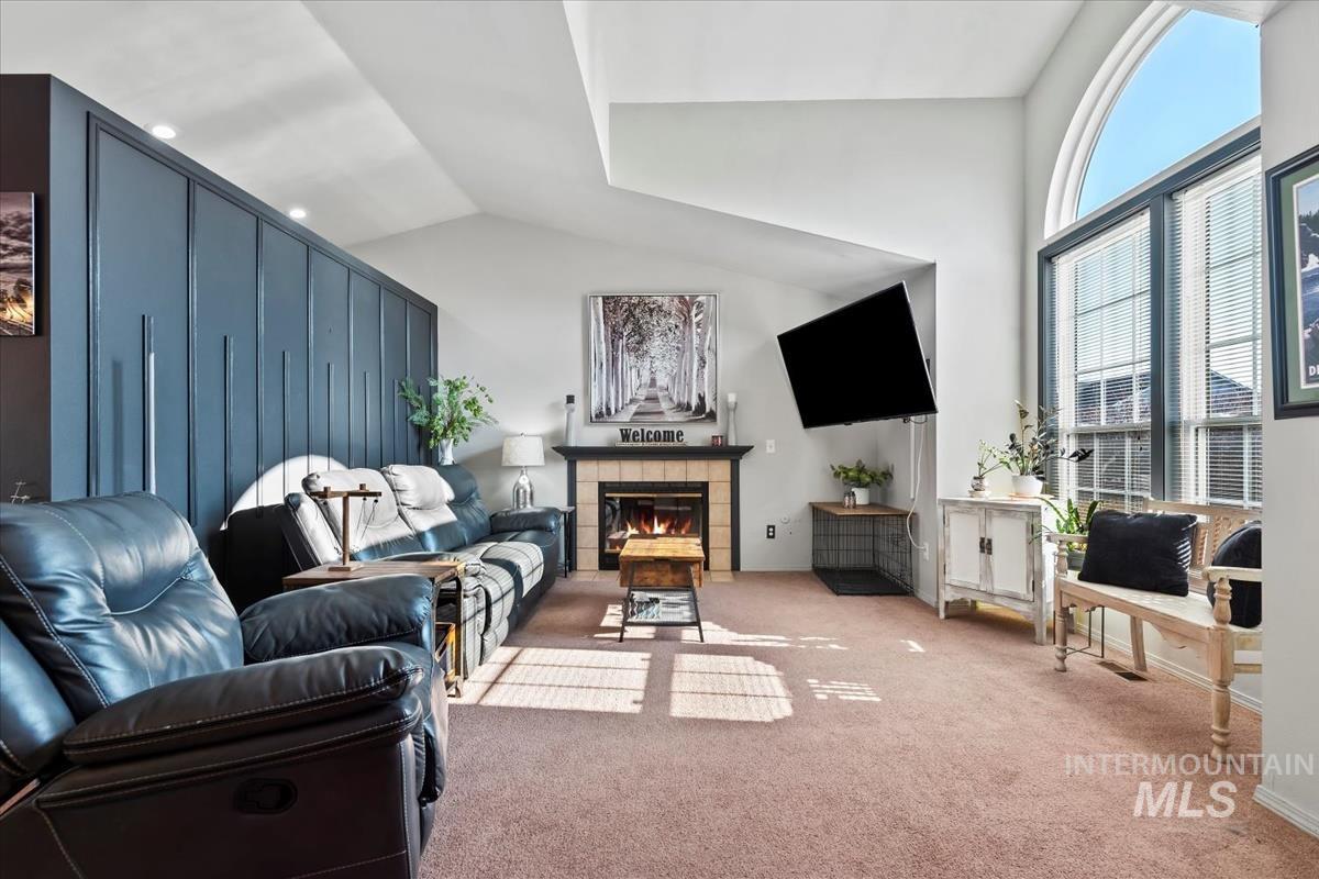 1284 W Crest Wood Dr, Meridian, Idaho 83642, 3 Bedrooms, 2 Bathrooms, Residential For Sale, Price $380,000,MLS 98972193