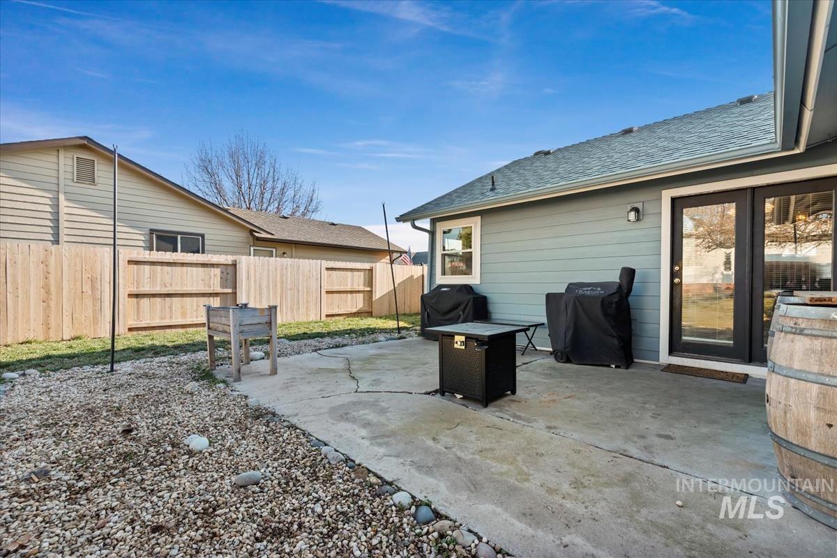 1284 W Crest Wood Dr, Meridian, Idaho 83642, 3 Bedrooms, 2 Bathrooms, Residential For Sale, Price $380,000,MLS 98972193