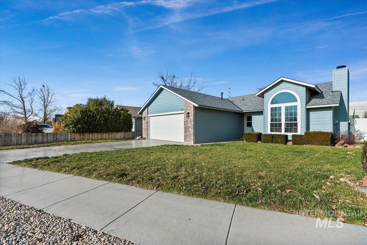 1284 W Crest Wood Dr, Meridian, Idaho 83642, 3 Bedrooms, 2 Bathrooms, Residential For Sale, Price $380,000,MLS 98972193