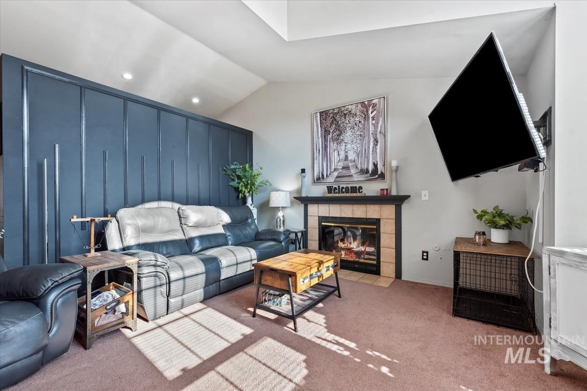 1284 W Crest Wood Dr, Meridian, Idaho 83642, 3 Bedrooms, 2 Bathrooms, Residential For Sale, Price $380,000,MLS 98972193