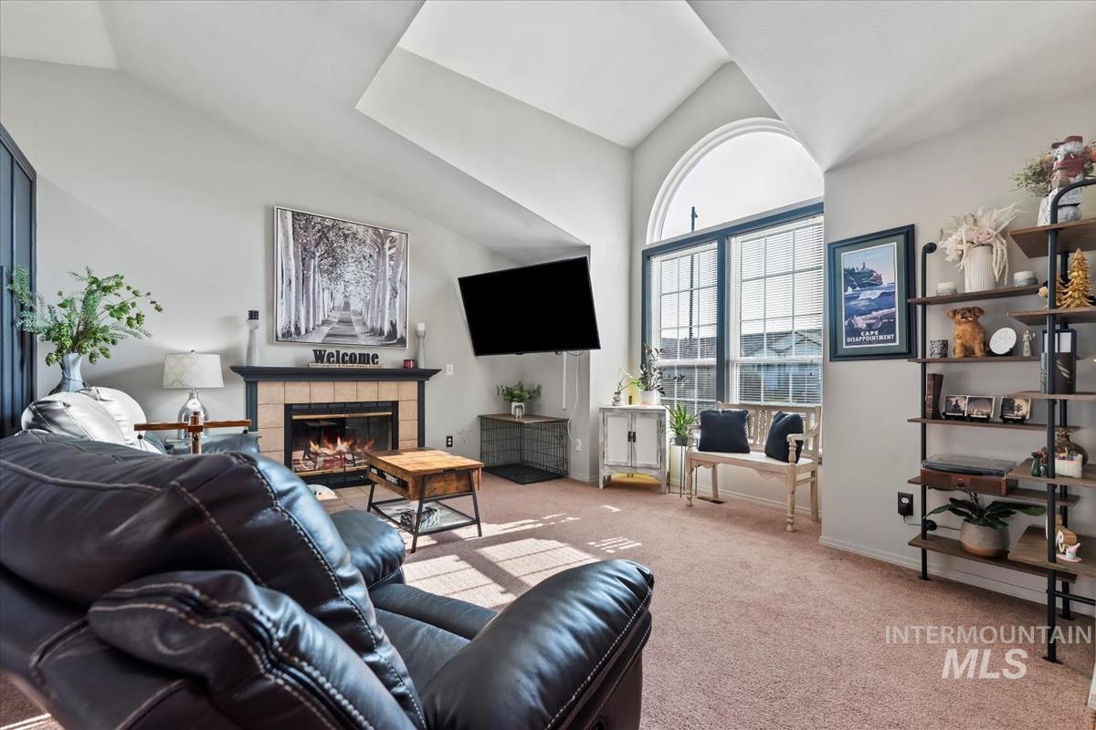 1284 W Crest Wood Dr, Meridian, Idaho 83642, 3 Bedrooms, 2 Bathrooms, Residential For Sale, Price $380,000,MLS 98972193