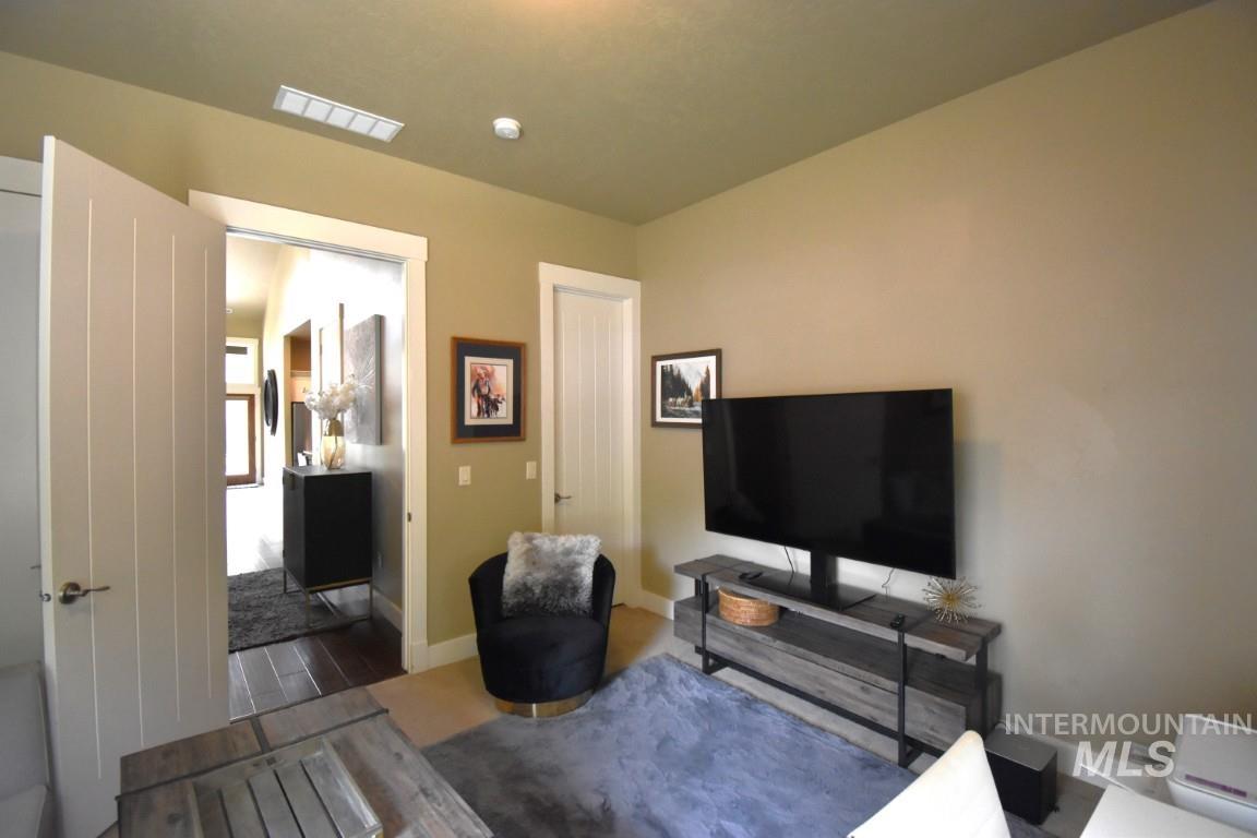 1193 E Lone Shore Dr, Eagle, Idaho 83616, 3 Bedrooms, 2 Bathrooms, Rental For Rent, Price $3,000,MLS 98972194