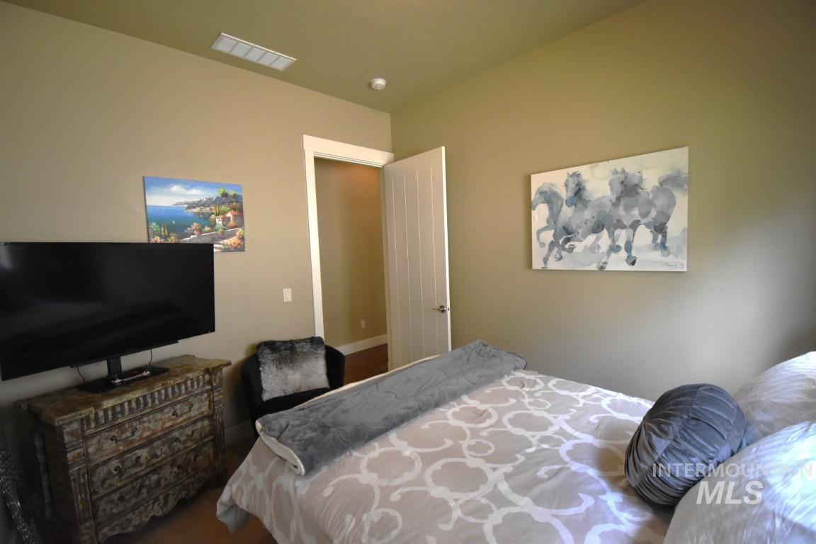 1193 E Lone Shore Dr, Eagle, Idaho 83616, 3 Bedrooms, 2 Bathrooms, Rental For Rent, Price $3,000,MLS 98972194