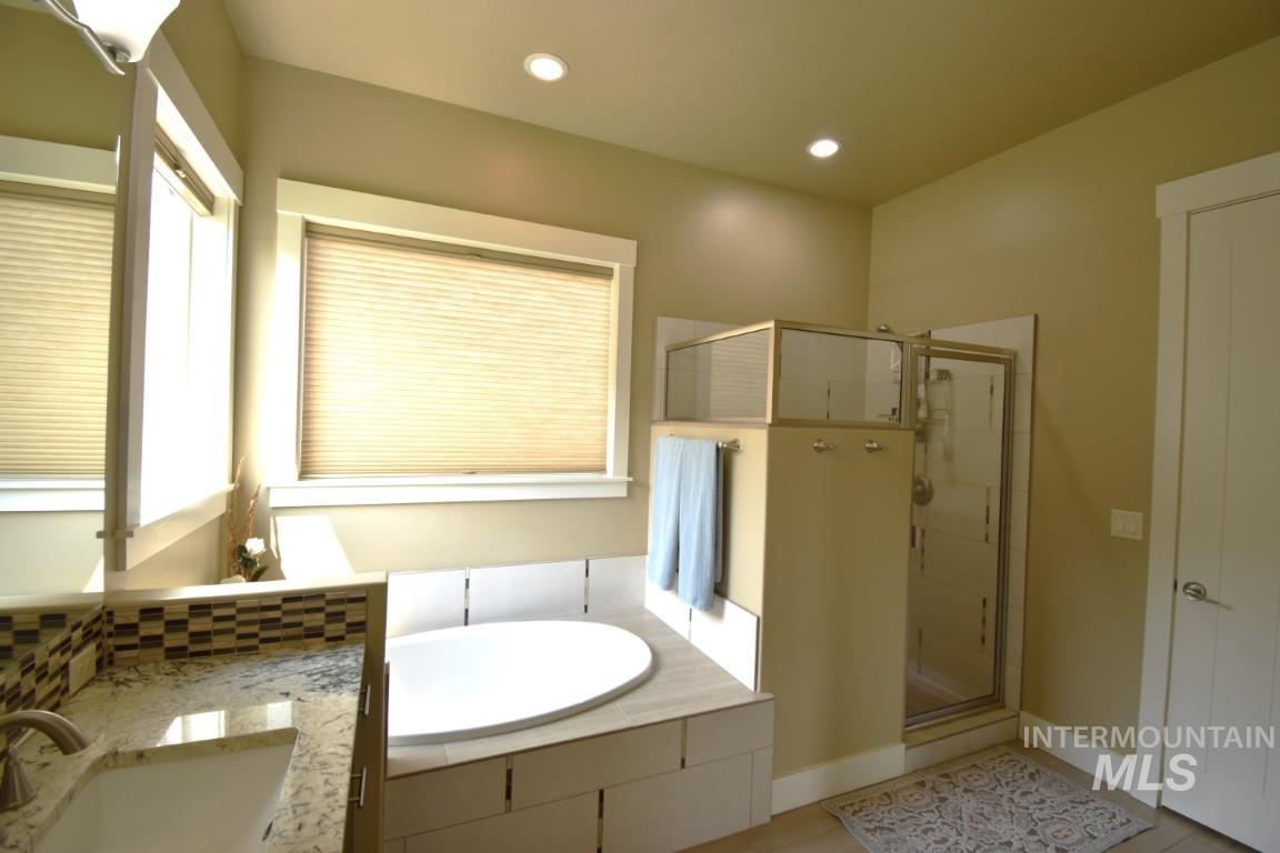 1193 E Lone Shore Dr, Eagle, Idaho 83616, 3 Bedrooms, 2 Bathrooms, Rental For Rent, Price $3,000,MLS 98972194