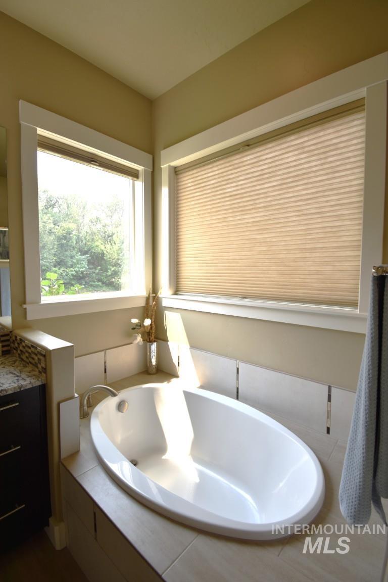 1193 E Lone Shore Dr, Eagle, Idaho 83616, 3 Bedrooms, 2 Bathrooms, Rental For Rent, Price $3,000,MLS 98972194