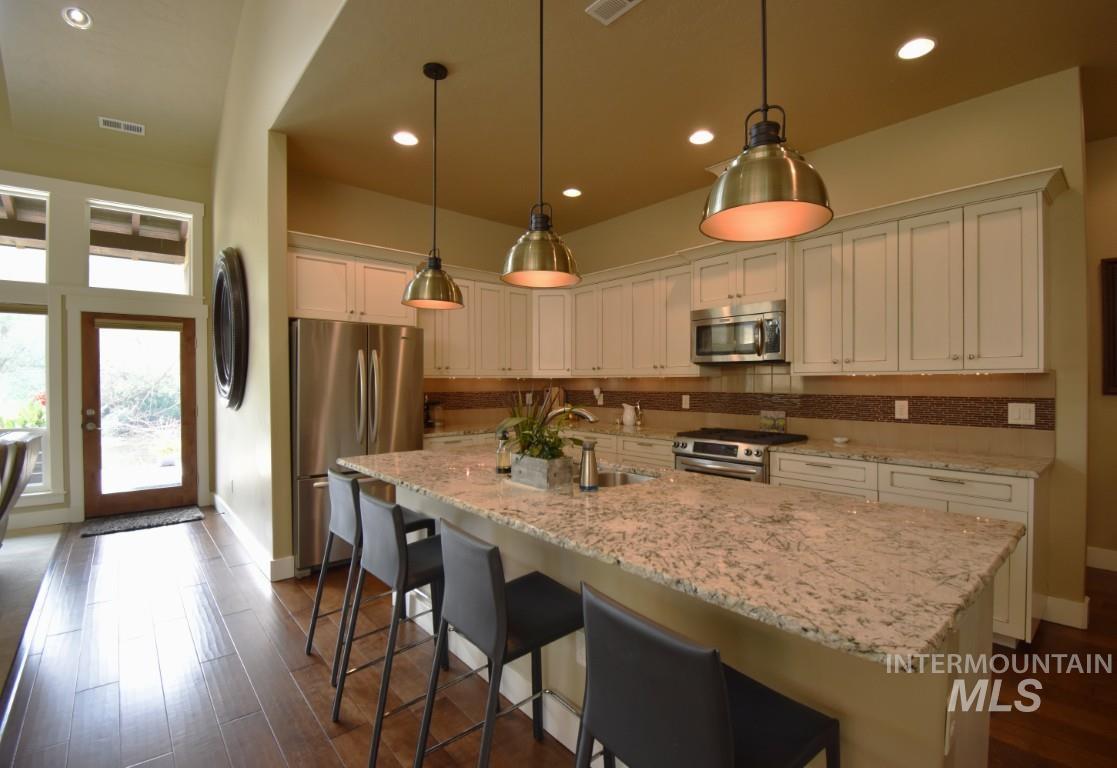 1193 E Lone Shore Dr, Eagle, Idaho 83616, 3 Bedrooms, 2 Bathrooms, Rental For Rent, Price $3,000,MLS 98972194