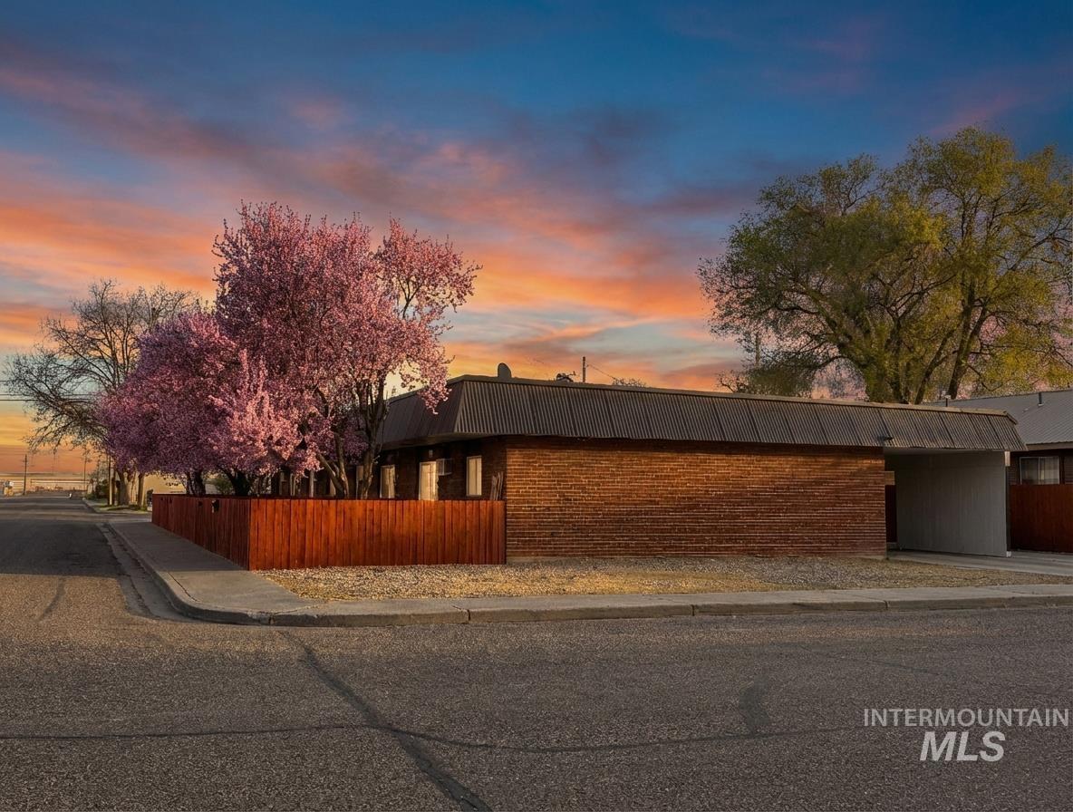 160 NW 3rd, Ontario, Oregon 97914, 2 Bedrooms, 1 Bathroom, Residential Income For Sale, Price $549,000,MLS 98972196