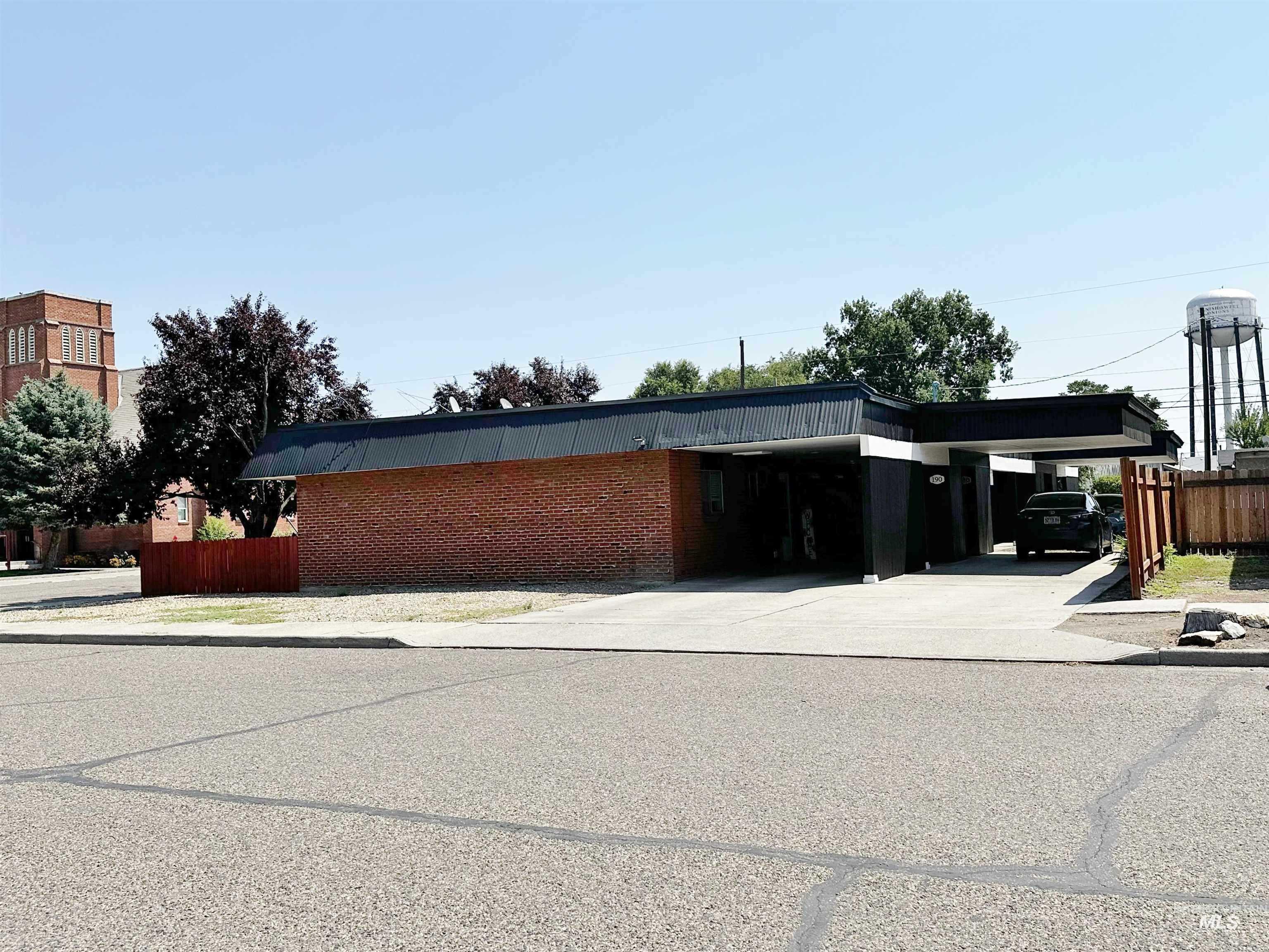 160 NW 3rd, Ontario, Oregon 97914, 2 Bedrooms, 1 Bathroom, Residential Income For Sale, Price $570,000,MLS 98972196