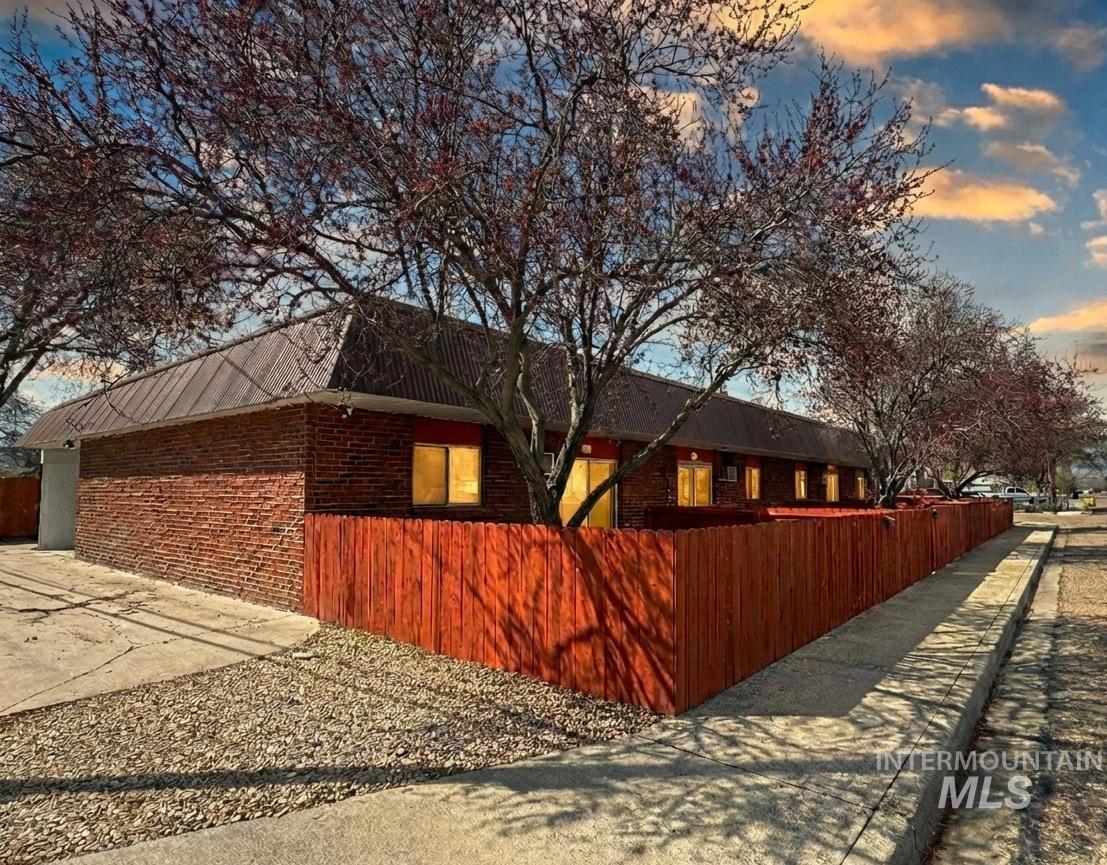 160 NW 3rd, Ontario, Oregon 97914, 2 Bedrooms, 1 Bathroom, Residential Income For Sale, Price $549,000,MLS 98972196