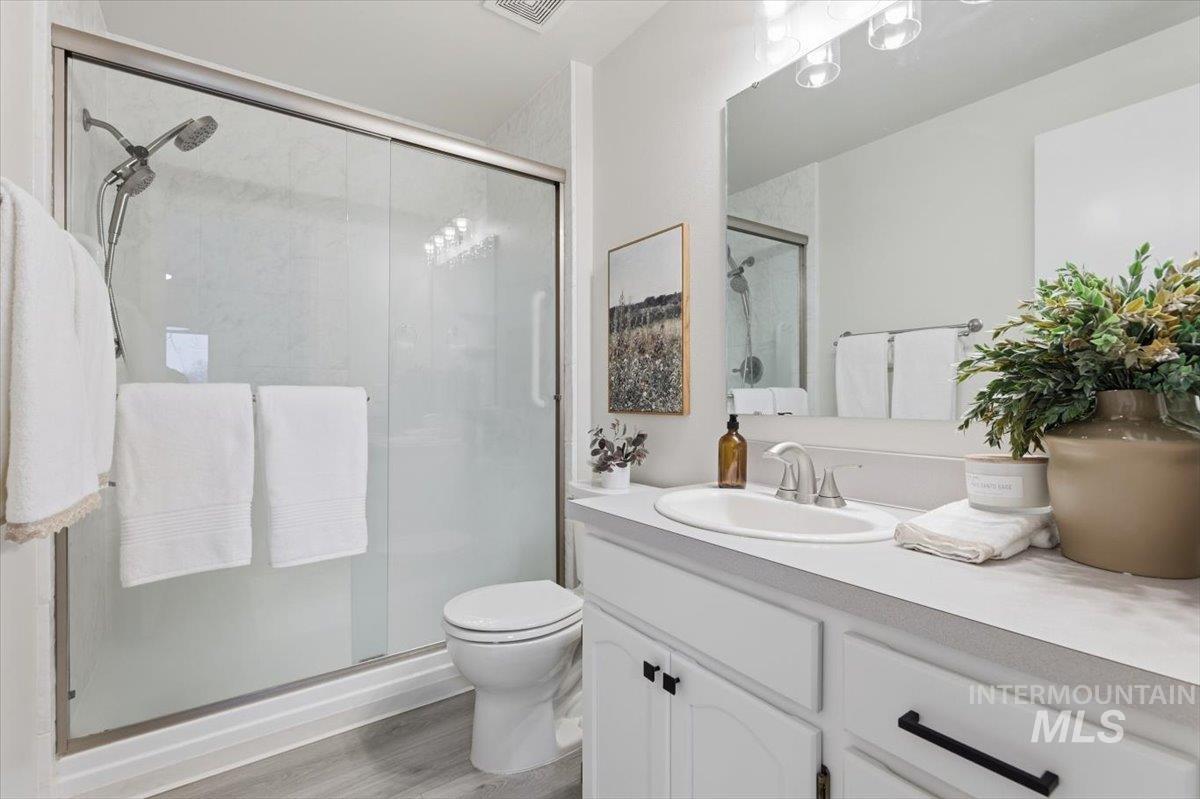 2521 N Ridgebury Way, Meridian, Idaho 83646, 3 Bedrooms, 2 Bathrooms, Residential For Sale, Price $419,990,MLS 98972200