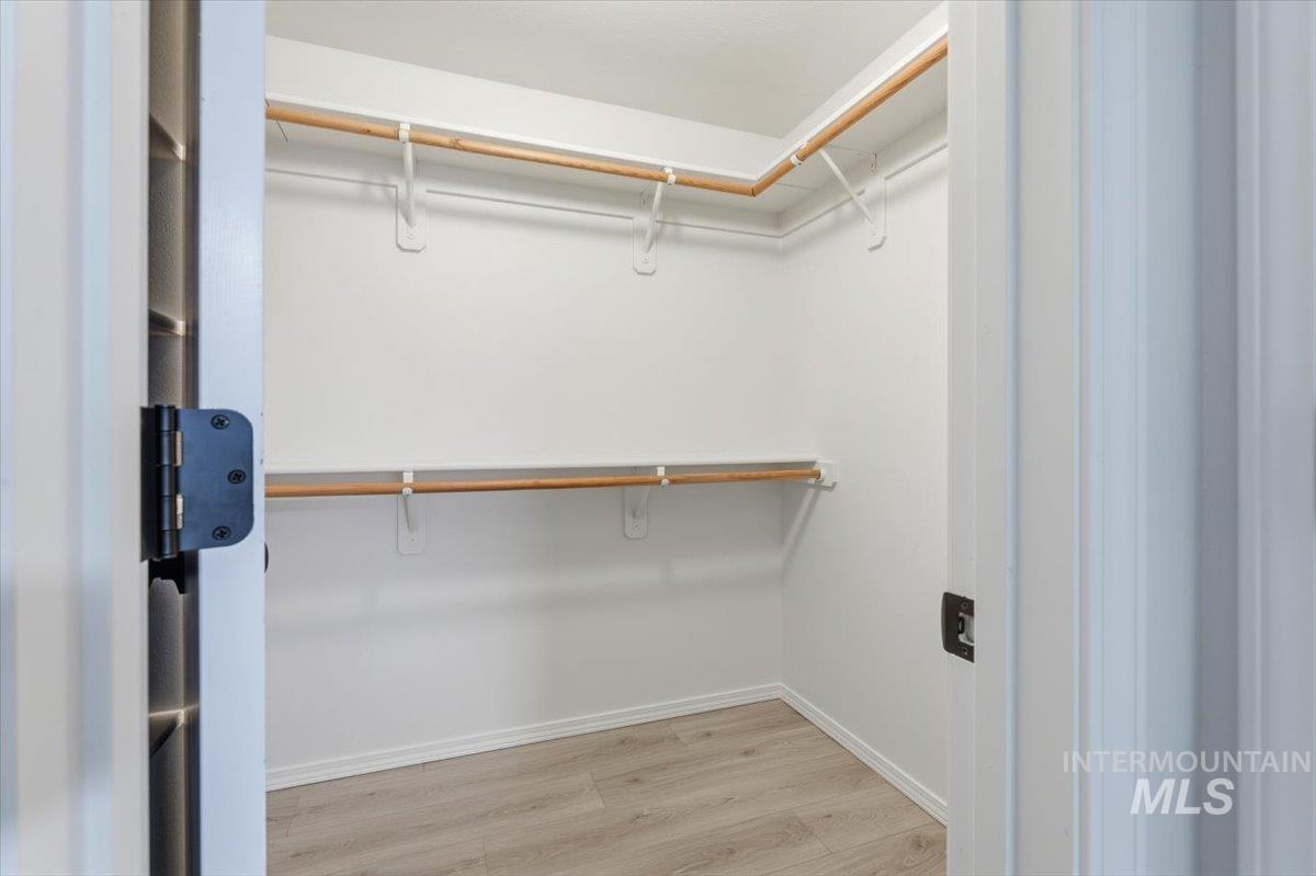 2521 N Ridgebury Way, Meridian, Idaho 83646, 3 Bedrooms, 2 Bathrooms, Residential For Sale, Price $419,990,MLS 98972200