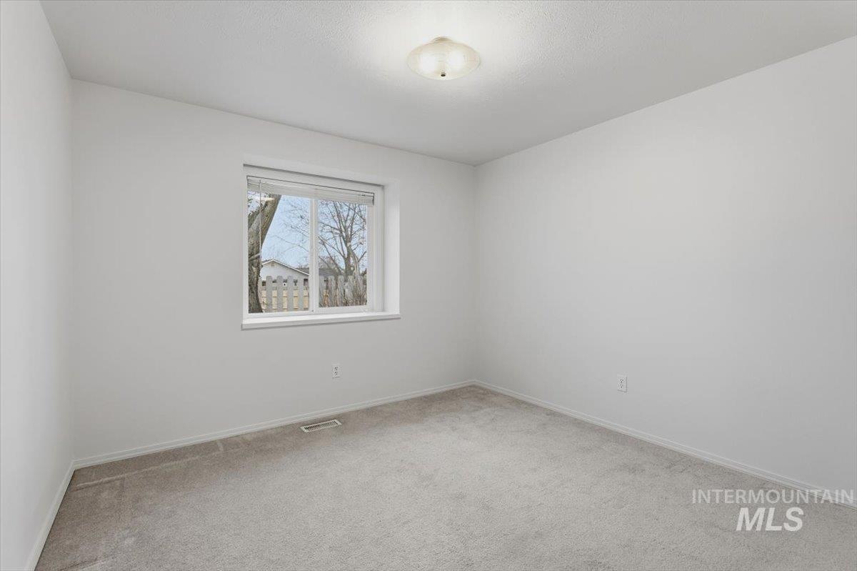 2521 N Ridgebury Way, Meridian, Idaho 83646, 3 Bedrooms, 2 Bathrooms, Residential For Sale, Price $419,990,MLS 98972200