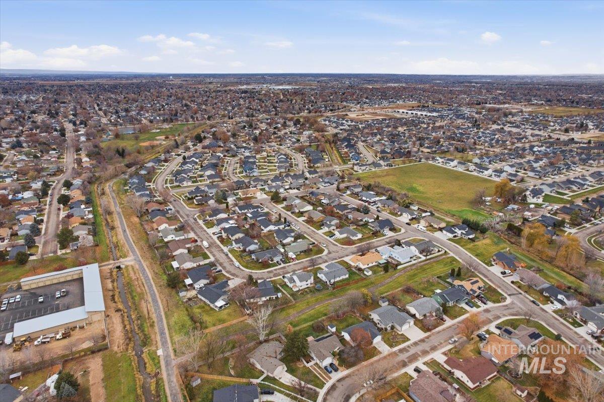 2521 N Ridgebury Way, Meridian, Idaho 83646, 3 Bedrooms, 2 Bathrooms, Residential For Sale, Price $419,990,MLS 98972200