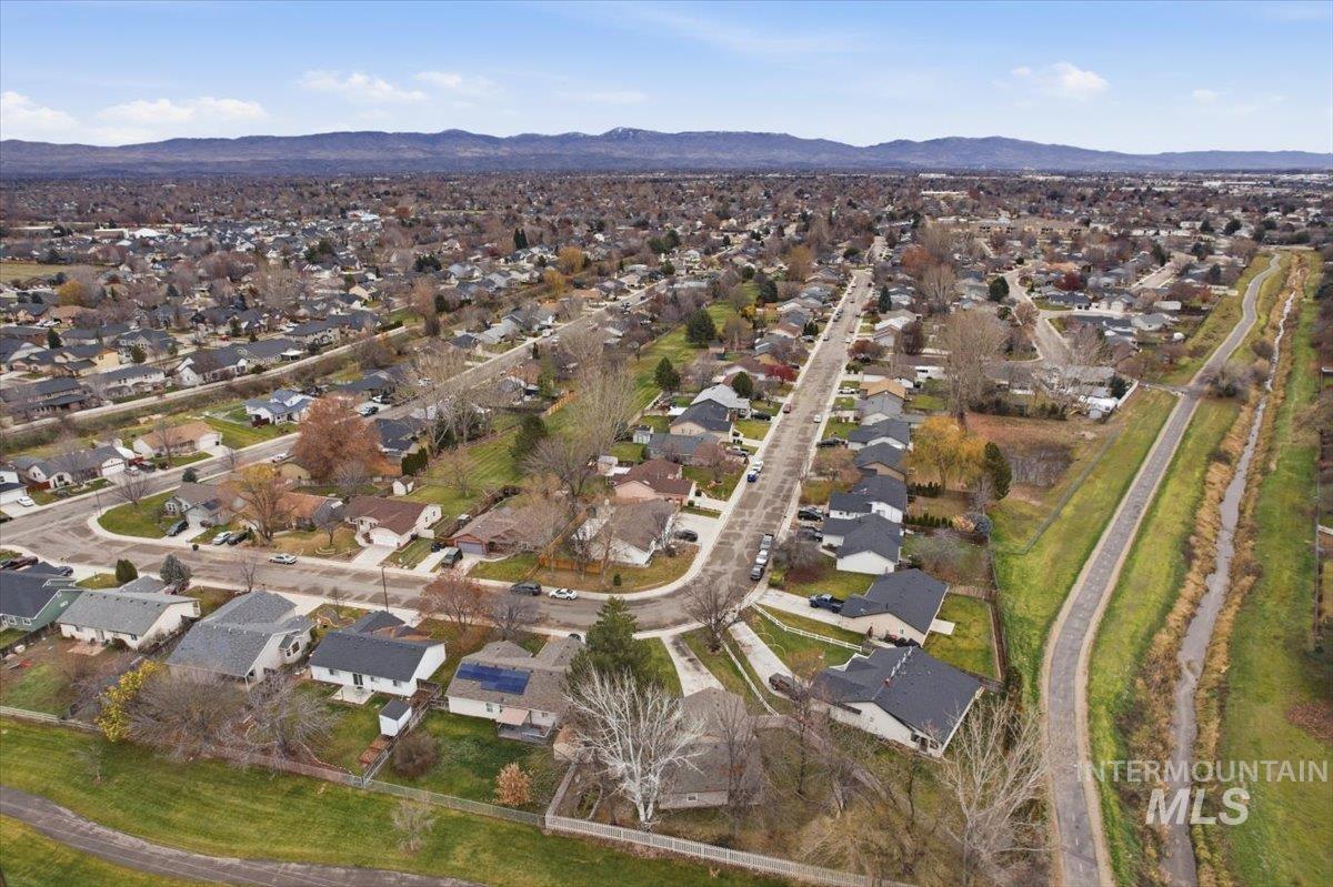 2521 N Ridgebury Way, Meridian, Idaho 83646, 3 Bedrooms, 2 Bathrooms, Residential For Sale, Price $419,990,MLS 98972200