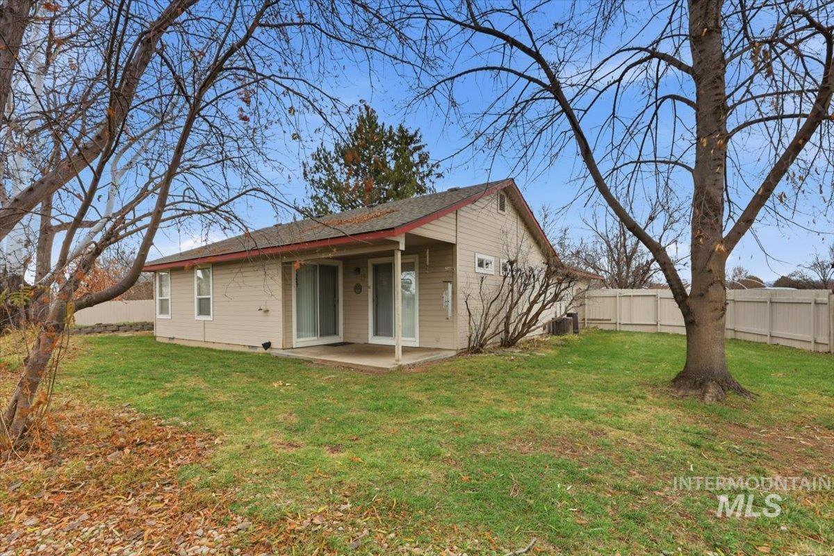 2521 N Ridgebury Way, Meridian, Idaho 83646, 3 Bedrooms, 2 Bathrooms, Residential For Sale, Price $419,990,MLS 98972200