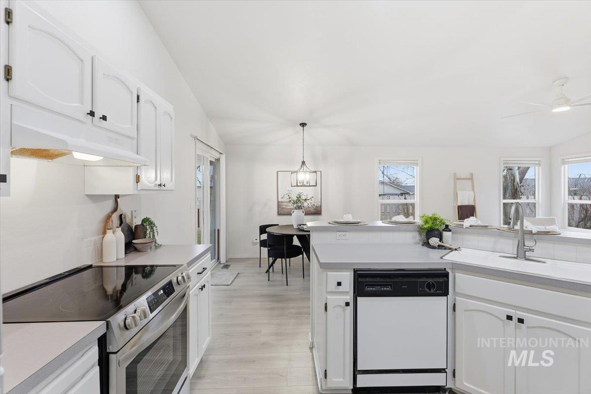 2521 N Ridgebury Way, Meridian, Idaho 83646, 3 Bedrooms, 2 Bathrooms, Residential For Sale, Price $419,990,MLS 98972200