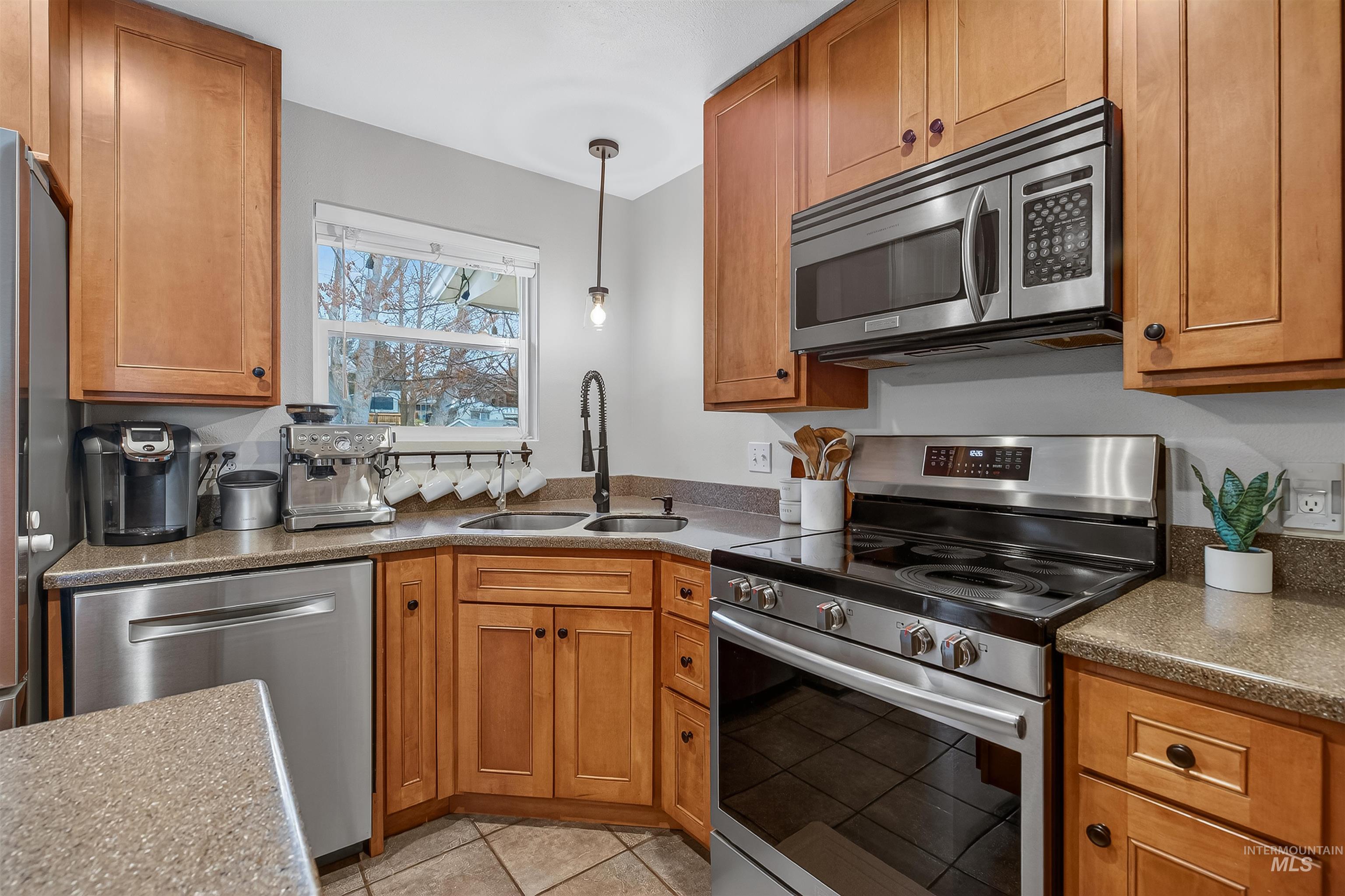 1518 Alder Ave, Lewiston, Idaho 83501, 3 Bedrooms, 2 Bathrooms, Residential For Sale, Price $445,000,MLS 98972205