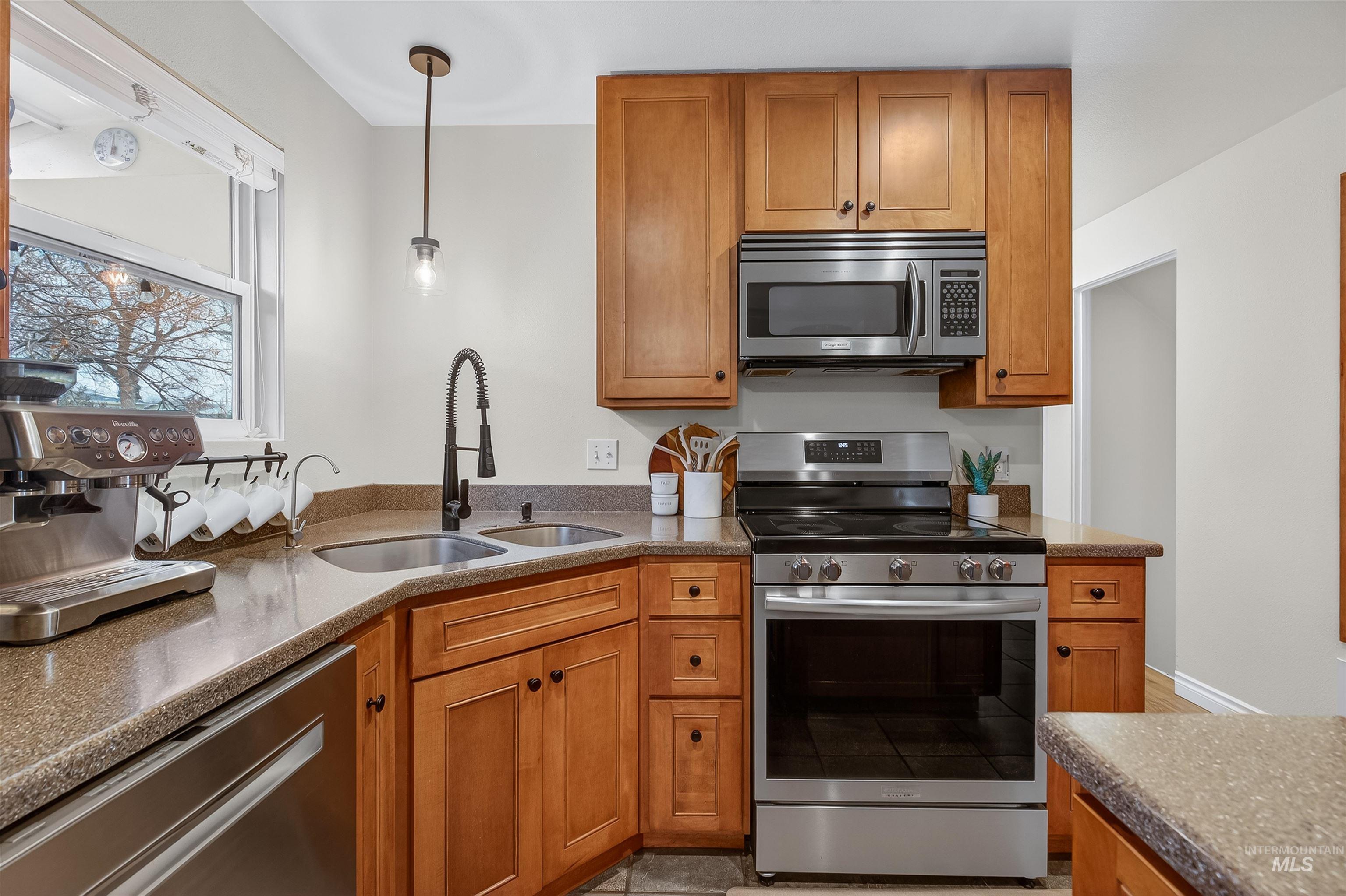 1518 Alder Ave, Lewiston, Idaho 83501, 3 Bedrooms, 2 Bathrooms, Residential For Sale, Price $445,000,MLS 98972205