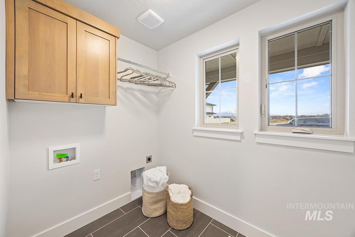 6967 S Skybreak Lane, Meridian, Idaho 83642, 3 Bedrooms, 2 Bathrooms, Residential For Sale, Price $483,800,MLS 98972209