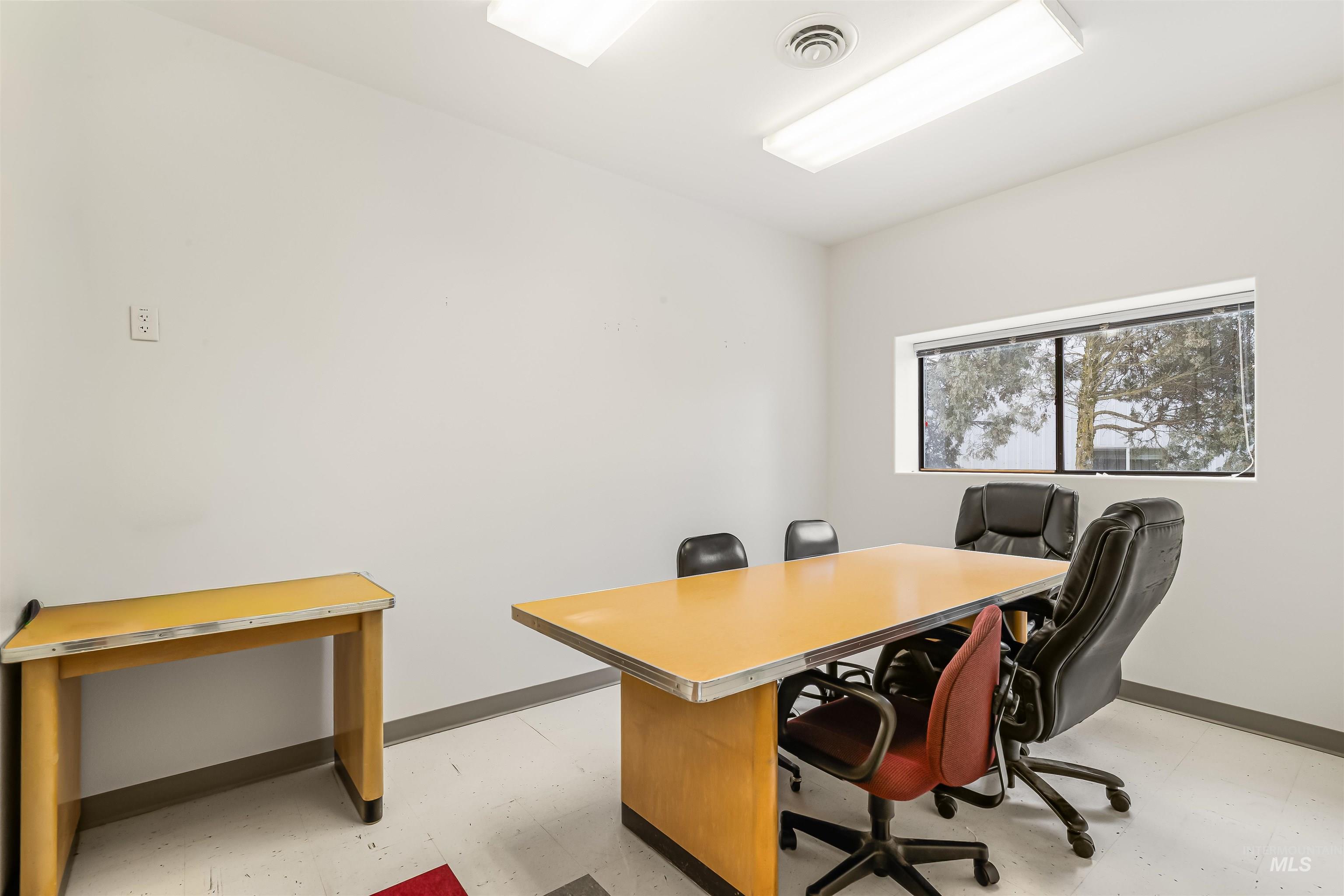 324 North Jackson St, Moscow, Idaho 83843, 20 Rooms, Business/Commercial For Sale, Price $1,400,000,MLS 98972211