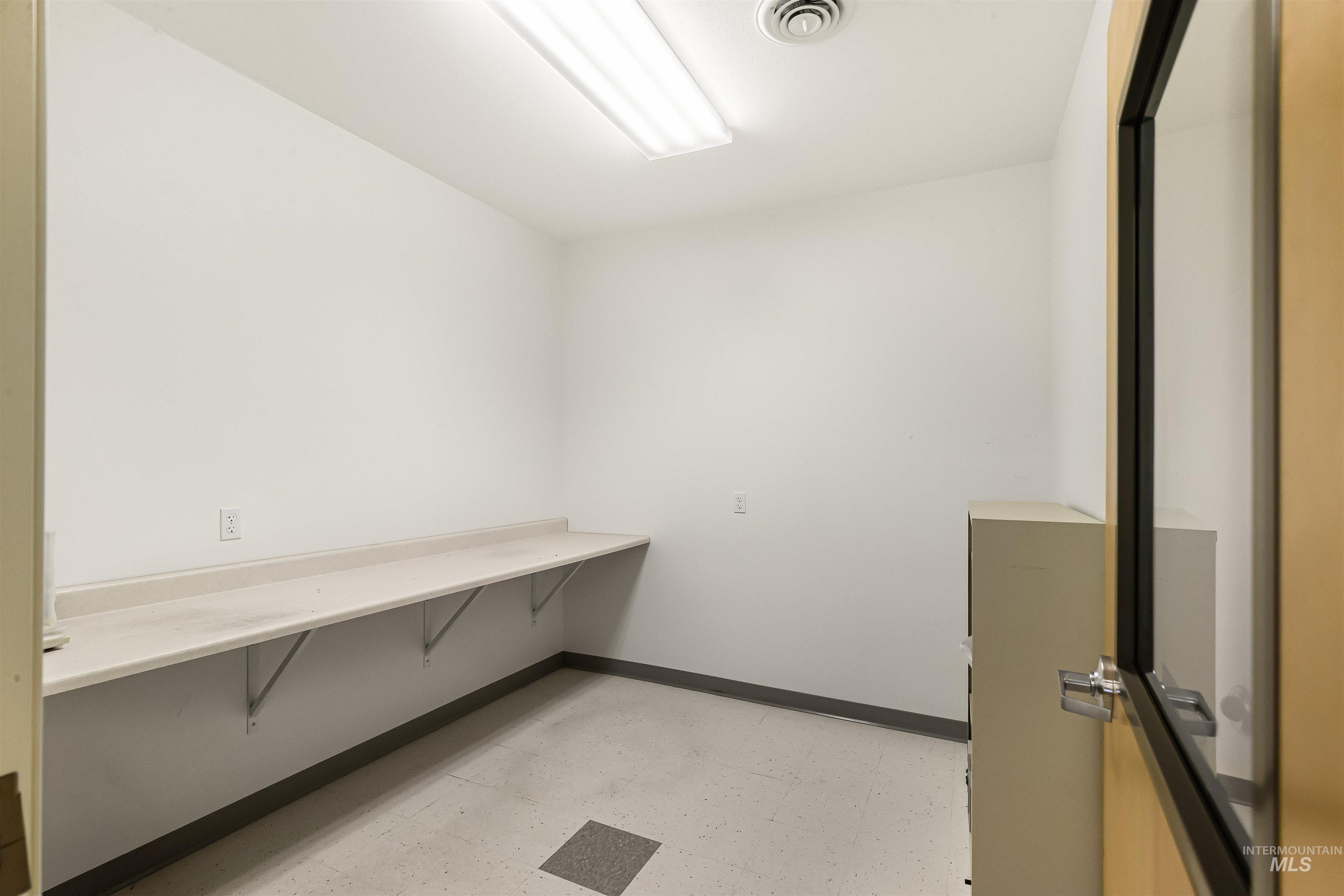 324 North Jackson St, Moscow, Idaho 83843, 20 Rooms, Business/Commercial For Sale, Price $1,400,000,MLS 98972211