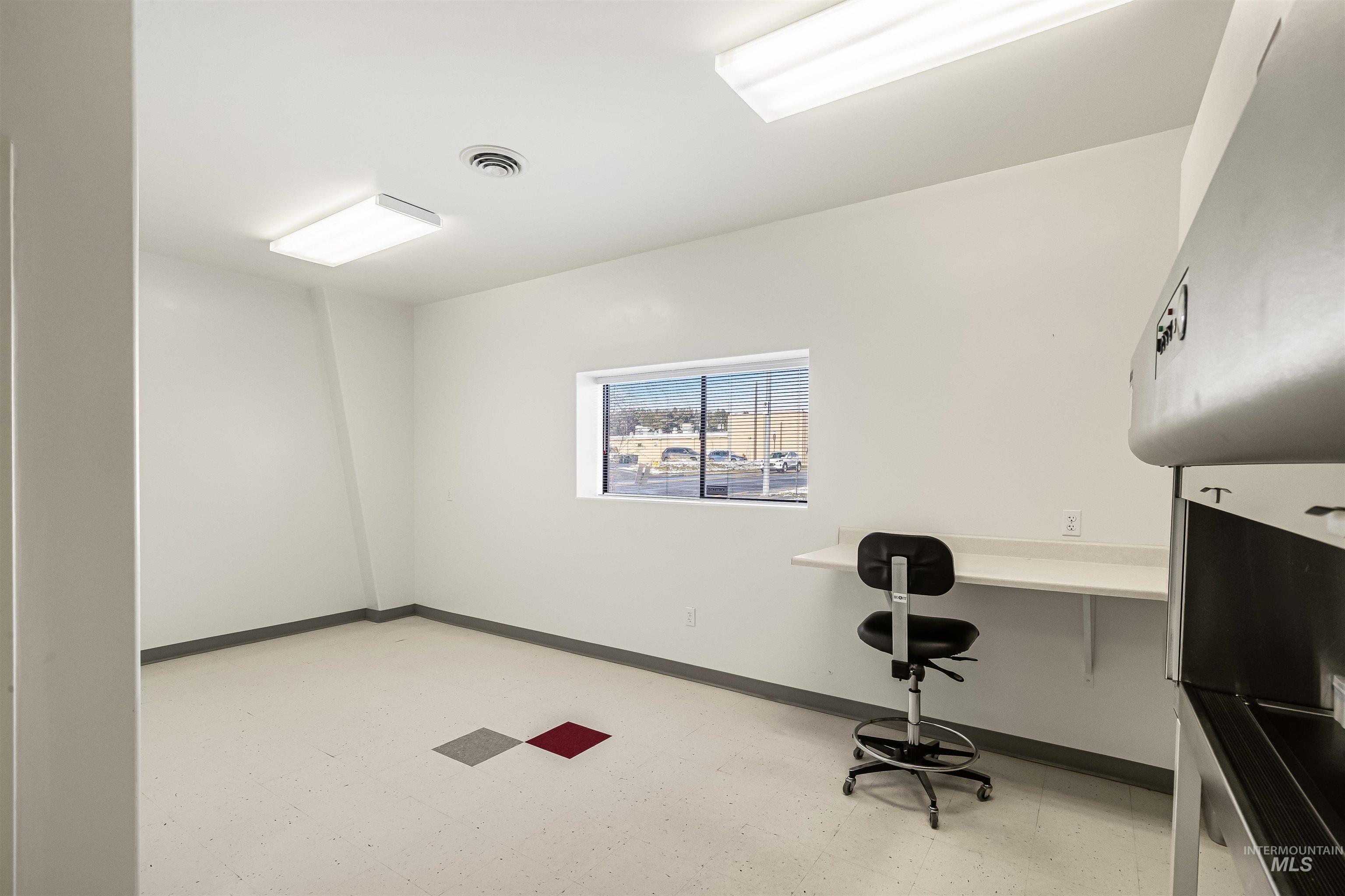 324 North Jackson St, Moscow, Idaho 83843, 20 Rooms, Business/Commercial For Sale, Price $1,400,000,MLS 98972211