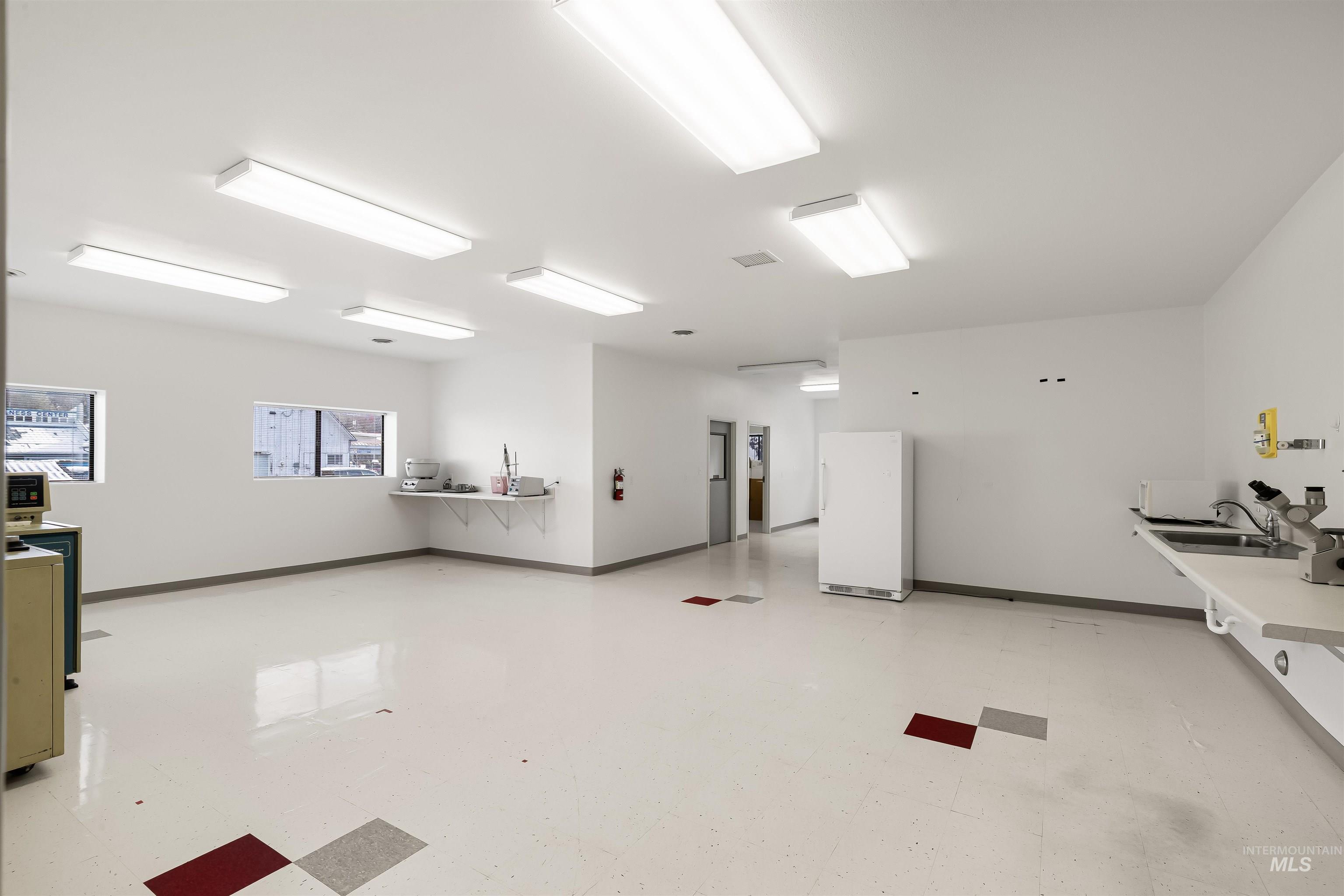 324 North Jackson St, Moscow, Idaho 83843, 20 Rooms, Business/Commercial For Sale, Price $1,400,000,MLS 98972211