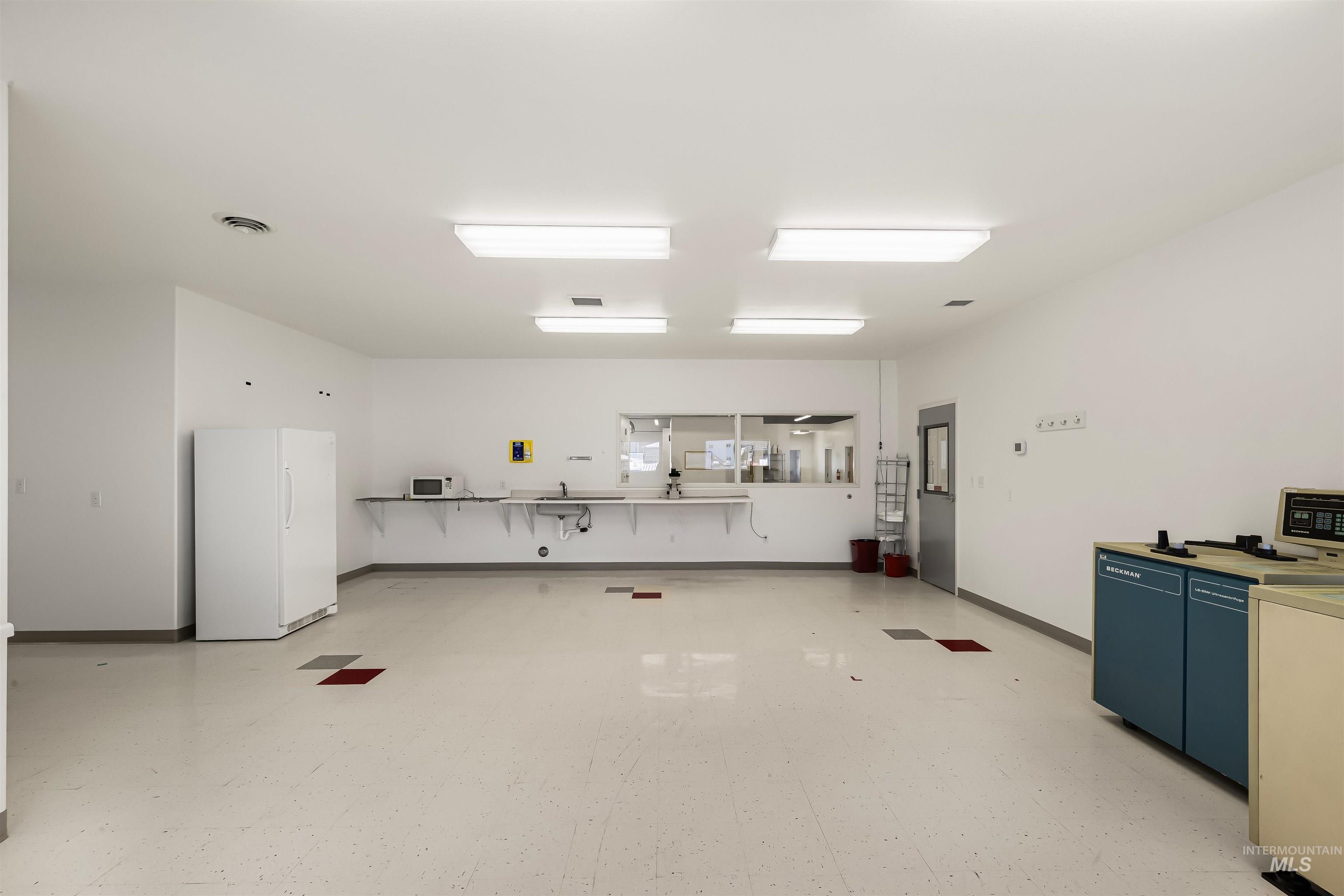 324 North Jackson St, Moscow, Idaho 83843, 20 Rooms, Business/Commercial For Sale, Price $1,400,000,MLS 98972211