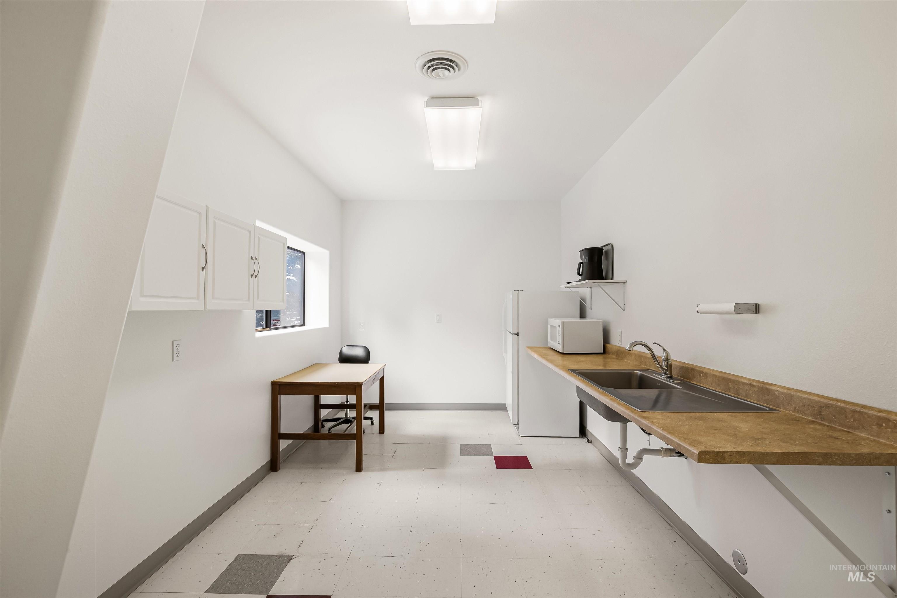 324 North Jackson St, Moscow, Idaho 83843, 20 Rooms, Business/Commercial For Sale, Price $1,400,000,MLS 98972211