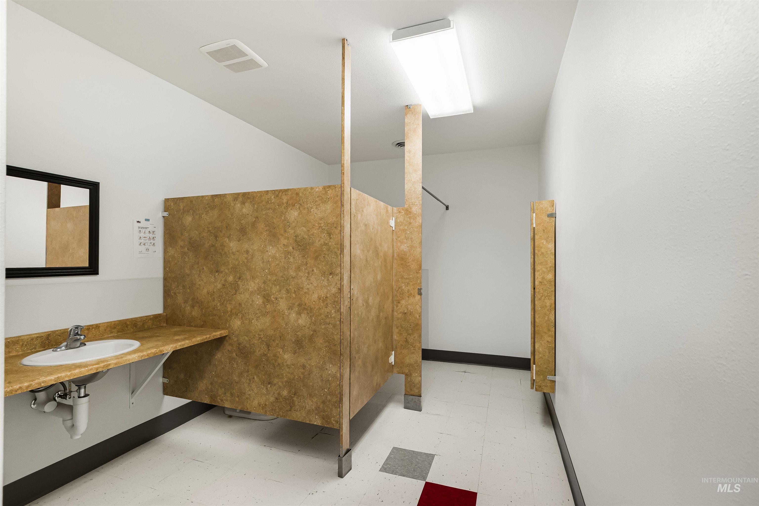 324 North Jackson St, Moscow, Idaho 83843, 20 Rooms, Business/Commercial For Sale, Price $1,400,000,MLS 98972211