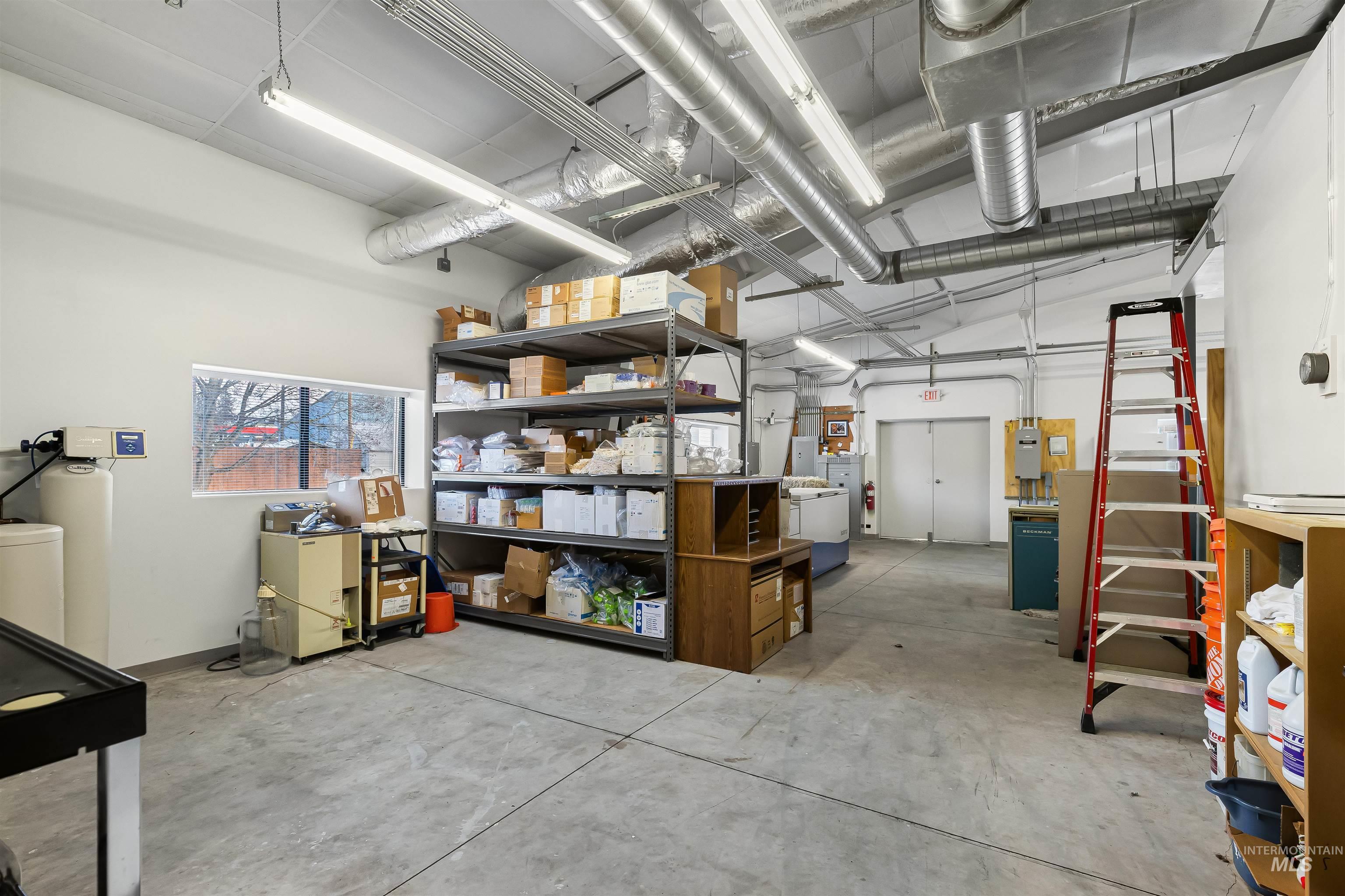 324 North Jackson St, Moscow, Idaho 83843, 20 Rooms, Business/Commercial For Sale, Price $1,400,000,MLS 98972211