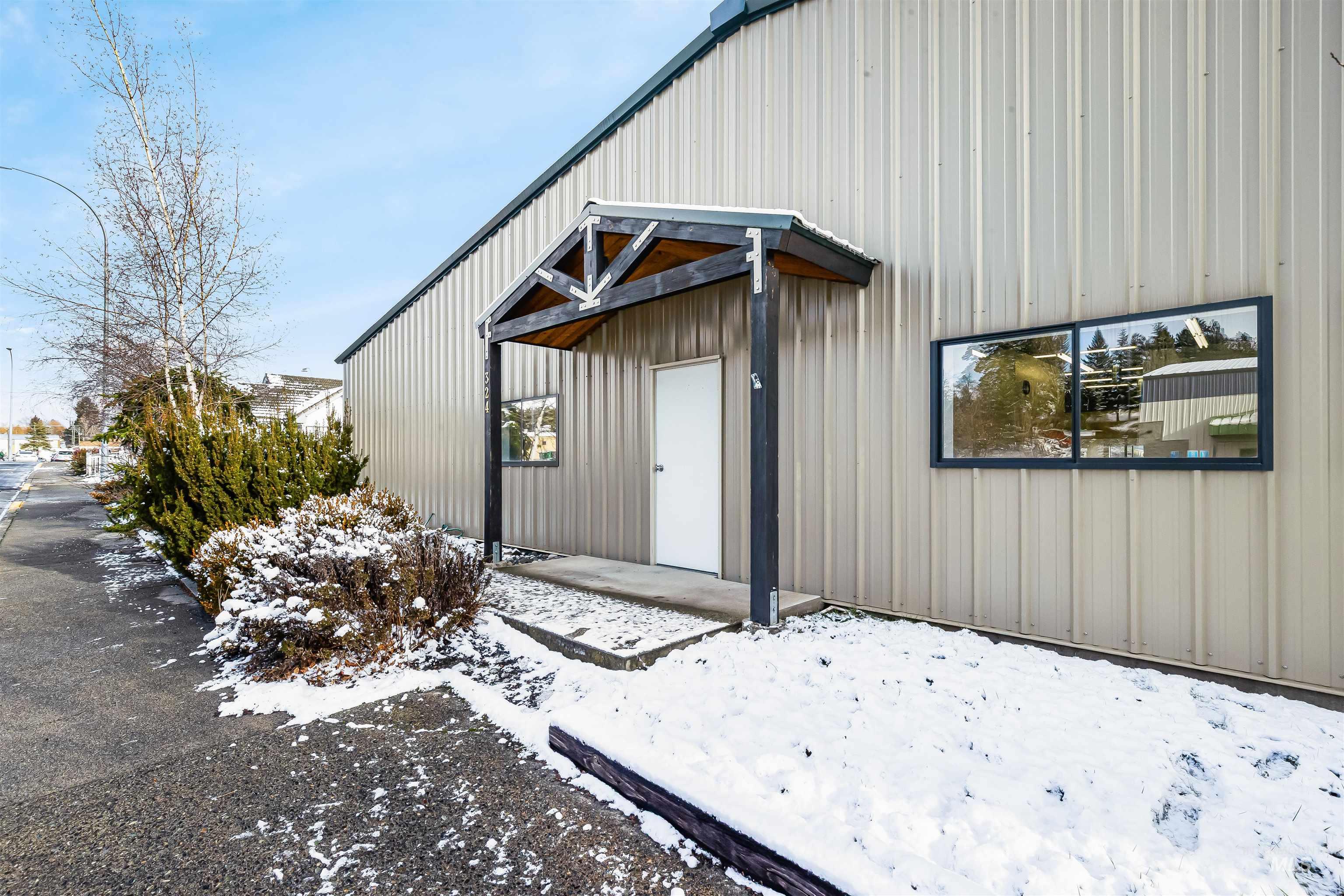 324 North Jackson St, Moscow, Idaho 83843, 20 Rooms, Business/Commercial For Sale, Price $1,400,000,MLS 98972211