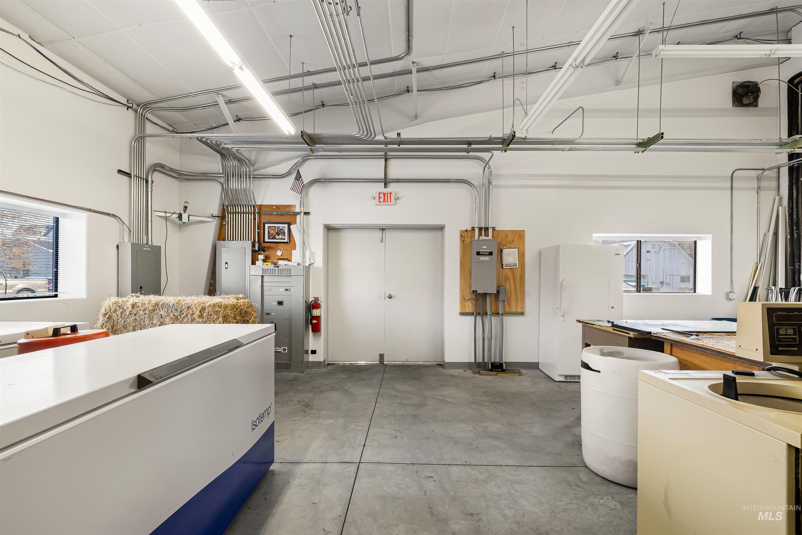 324 North Jackson St, Moscow, Idaho 83843, 20 Rooms, Business/Commercial For Sale, Price $1,400,000,MLS 98972211