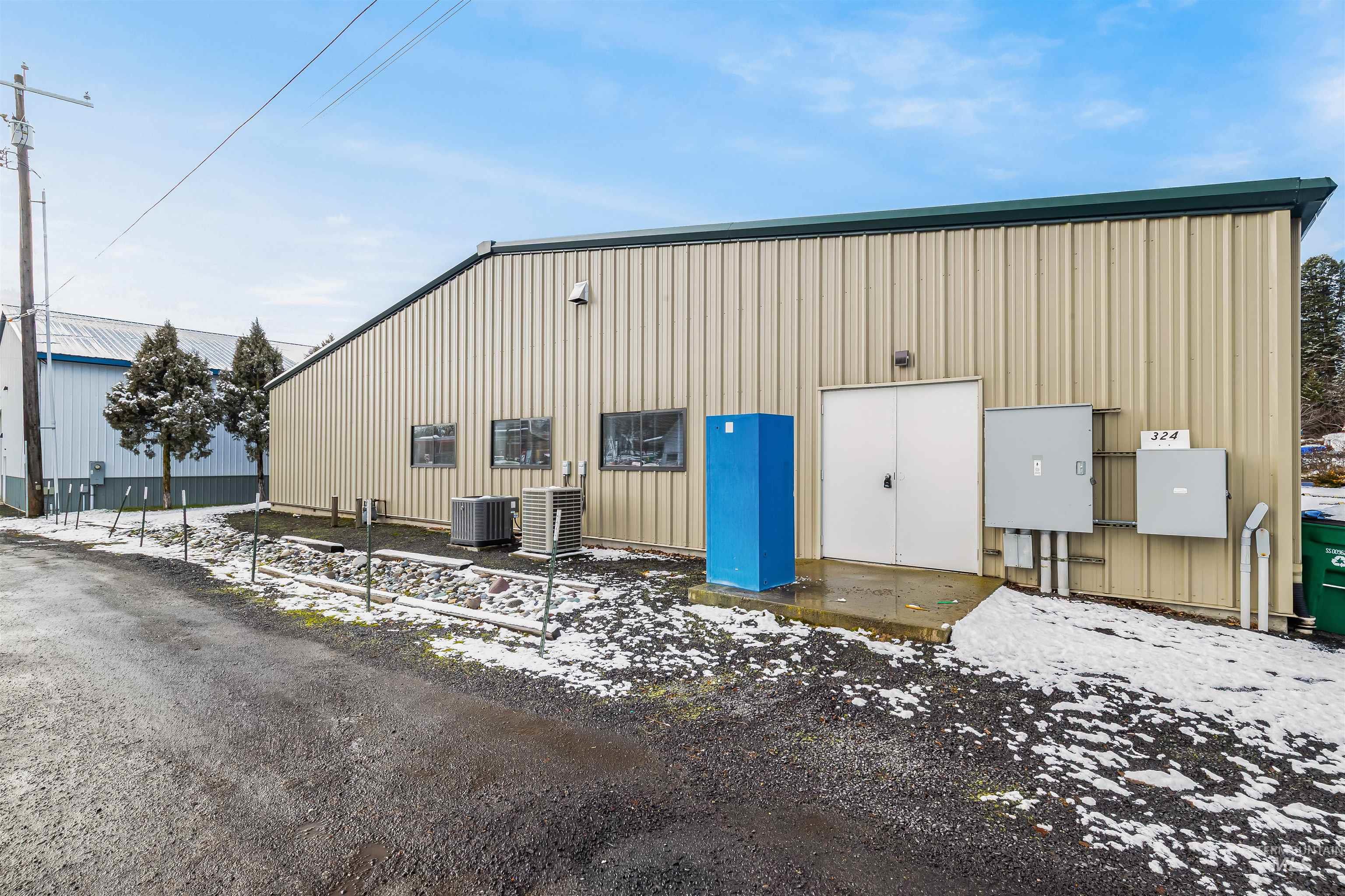 324 North Jackson St, Moscow, Idaho 83843, 20 Rooms, Business/Commercial For Sale, Price $1,400,000,MLS 98972211