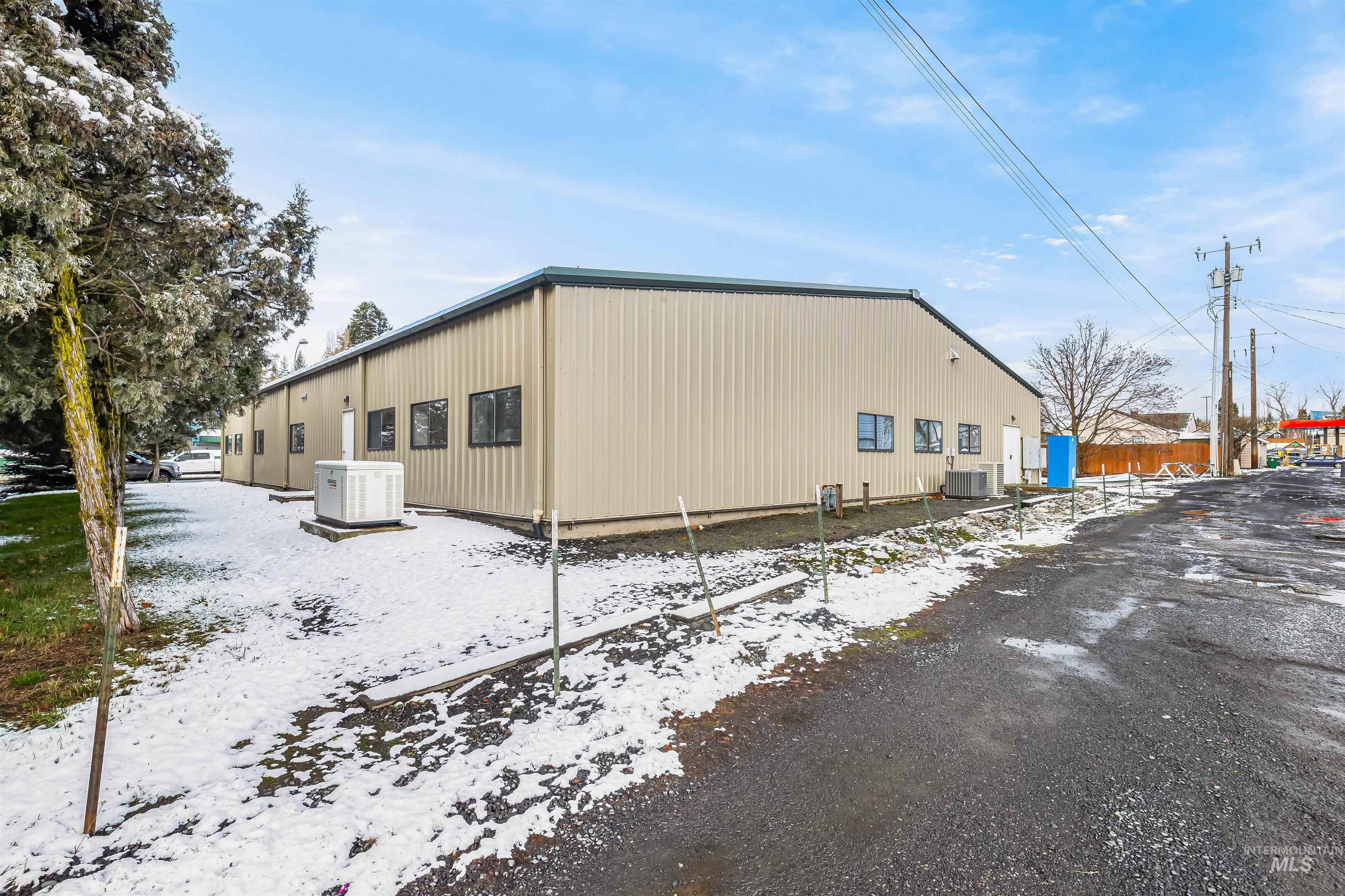 324 North Jackson St, Moscow, Idaho 83843, 20 Rooms, Business/Commercial For Sale, Price $1,400,000,MLS 98972211