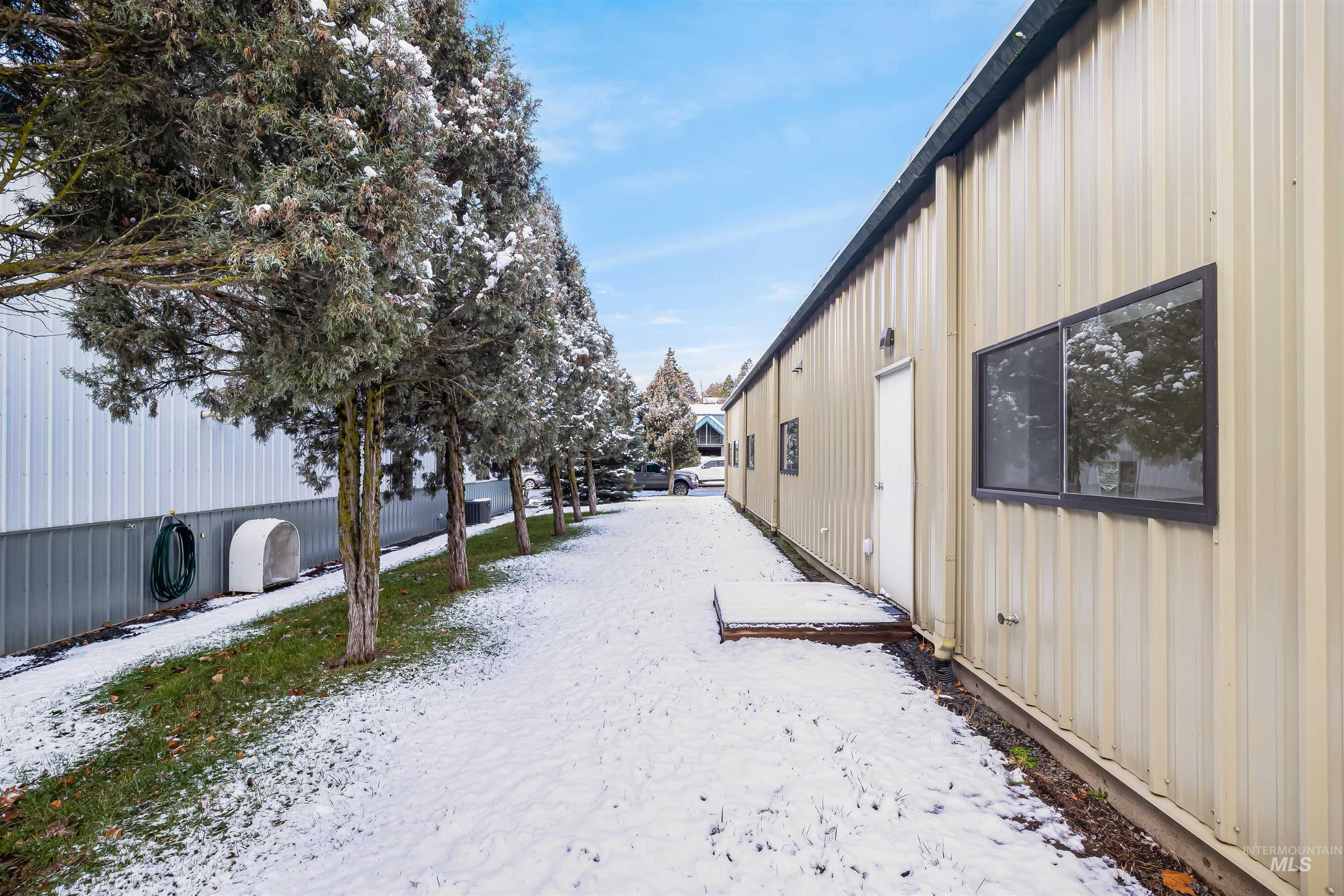 324 North Jackson St, Moscow, Idaho 83843, 20 Rooms, Business/Commercial For Sale, Price $1,400,000,MLS 98972211