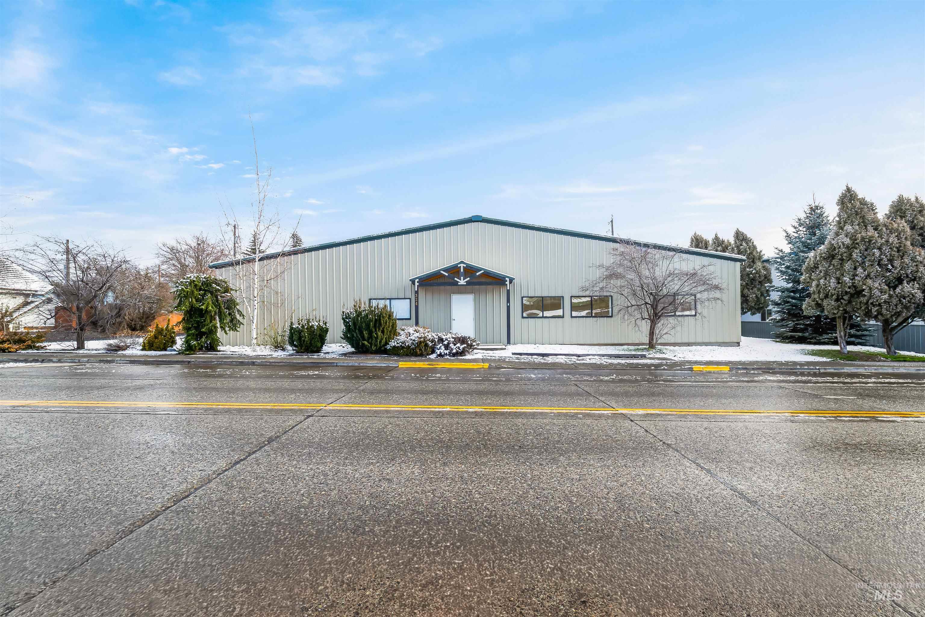 324 North Jackson St, Moscow, Idaho 83843, 20 Rooms, Business/Commercial For Sale, Price $1,400,000,MLS 98972211