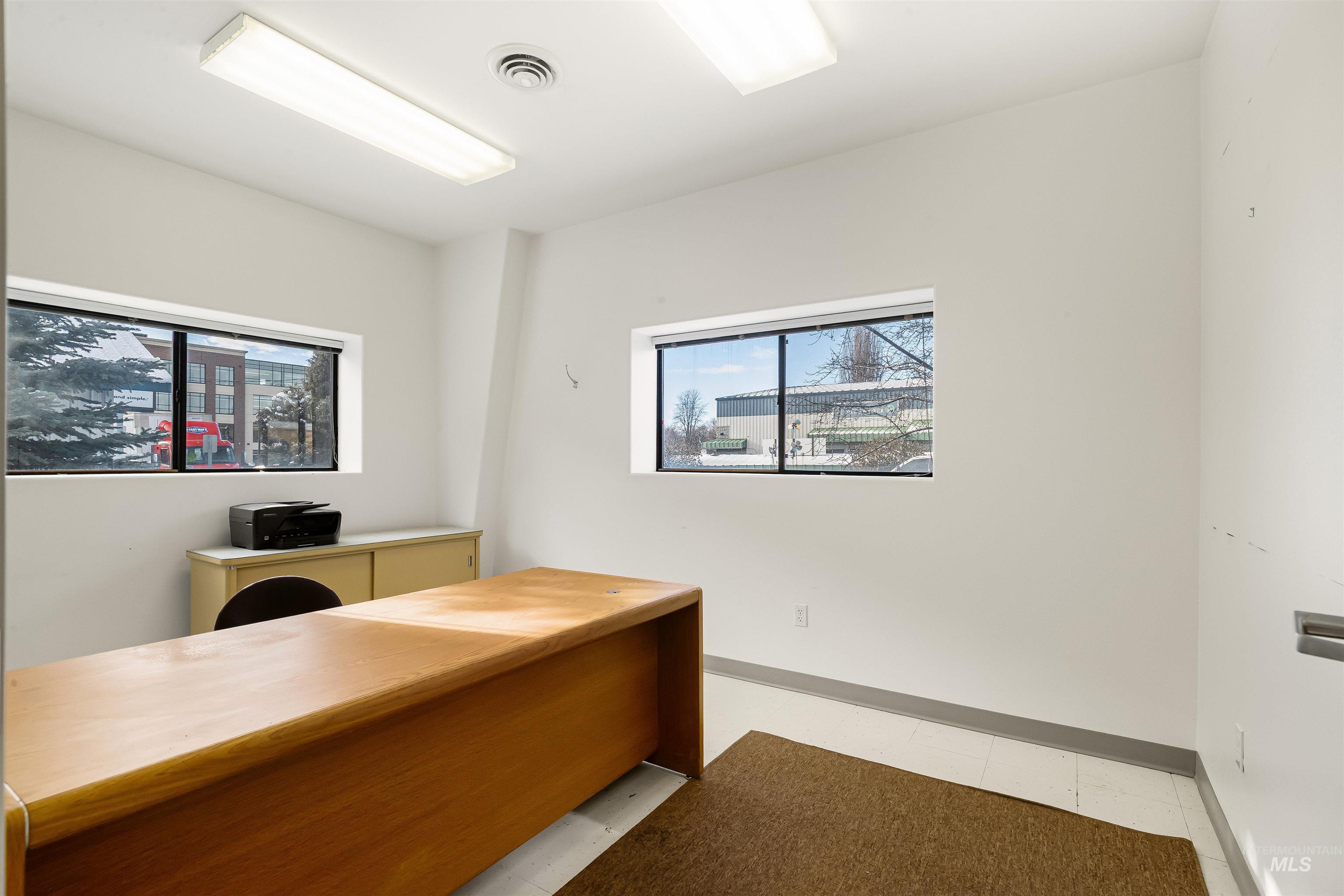 324 North Jackson St, Moscow, Idaho 83843, 20 Rooms, Business/Commercial For Sale, Price $1,400,000,MLS 98972211