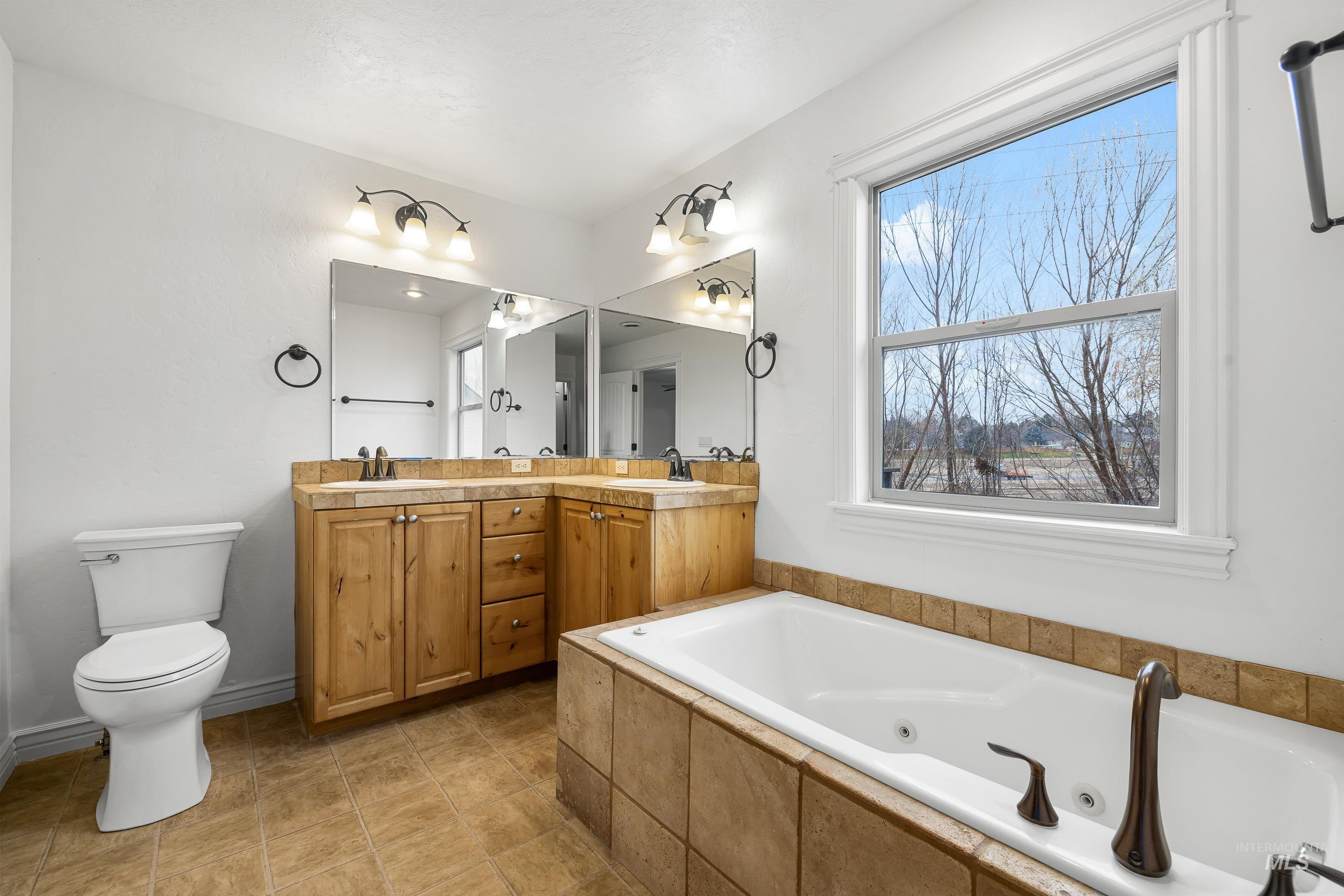 2825 S Skyview Dr, Nampa, Idaho 83686, 4 Bedrooms, 3 Bathrooms, Residential For Sale, Price $489,000,MLS 98972213