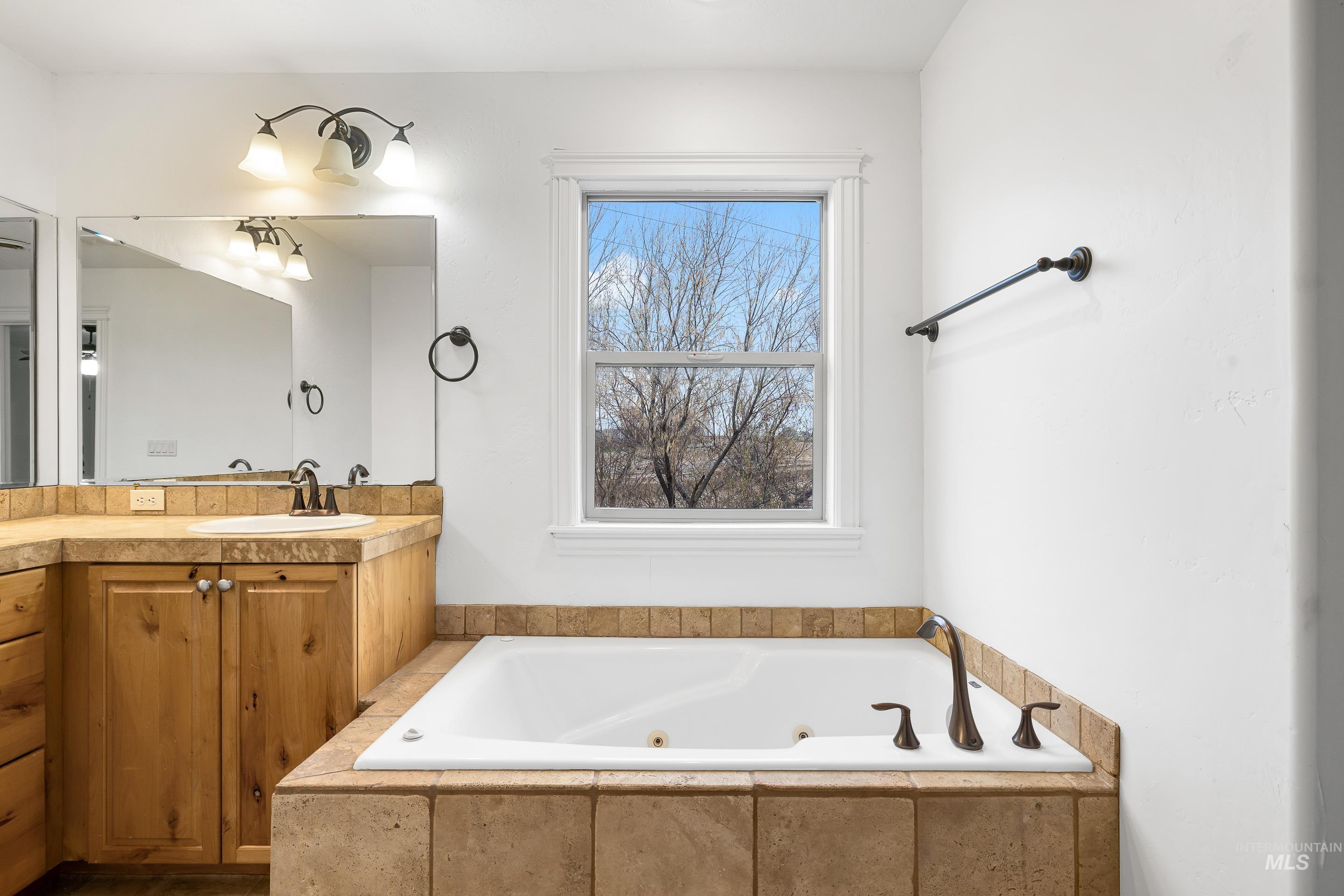 2825 S Skyview Dr, Nampa, Idaho 83686, 4 Bedrooms, 3 Bathrooms, Residential For Sale, Price $489,000,MLS 98972213