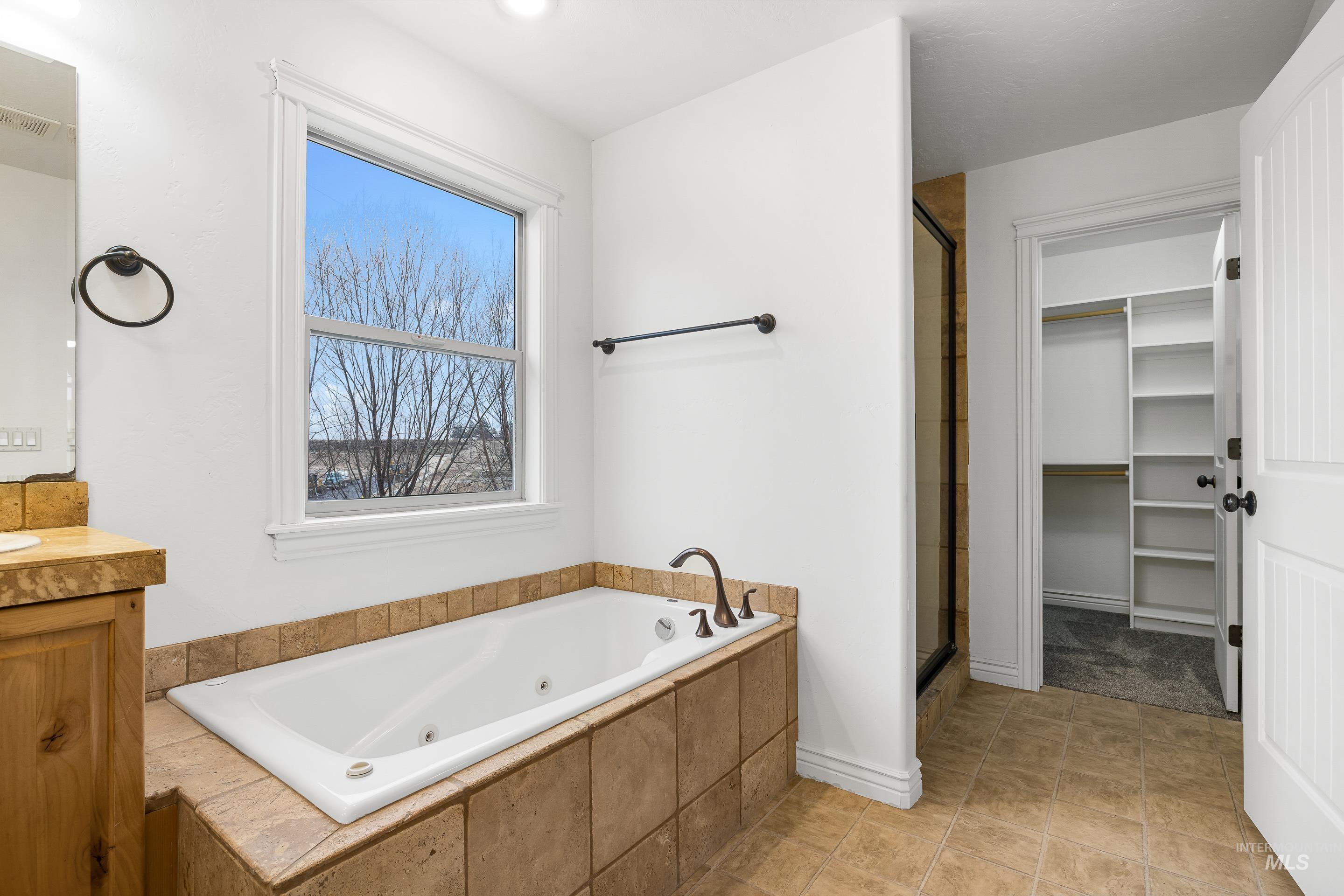 2825 S Skyview Dr, Nampa, Idaho 83686, 4 Bedrooms, 3 Bathrooms, Residential For Sale, Price $489,000,MLS 98972213