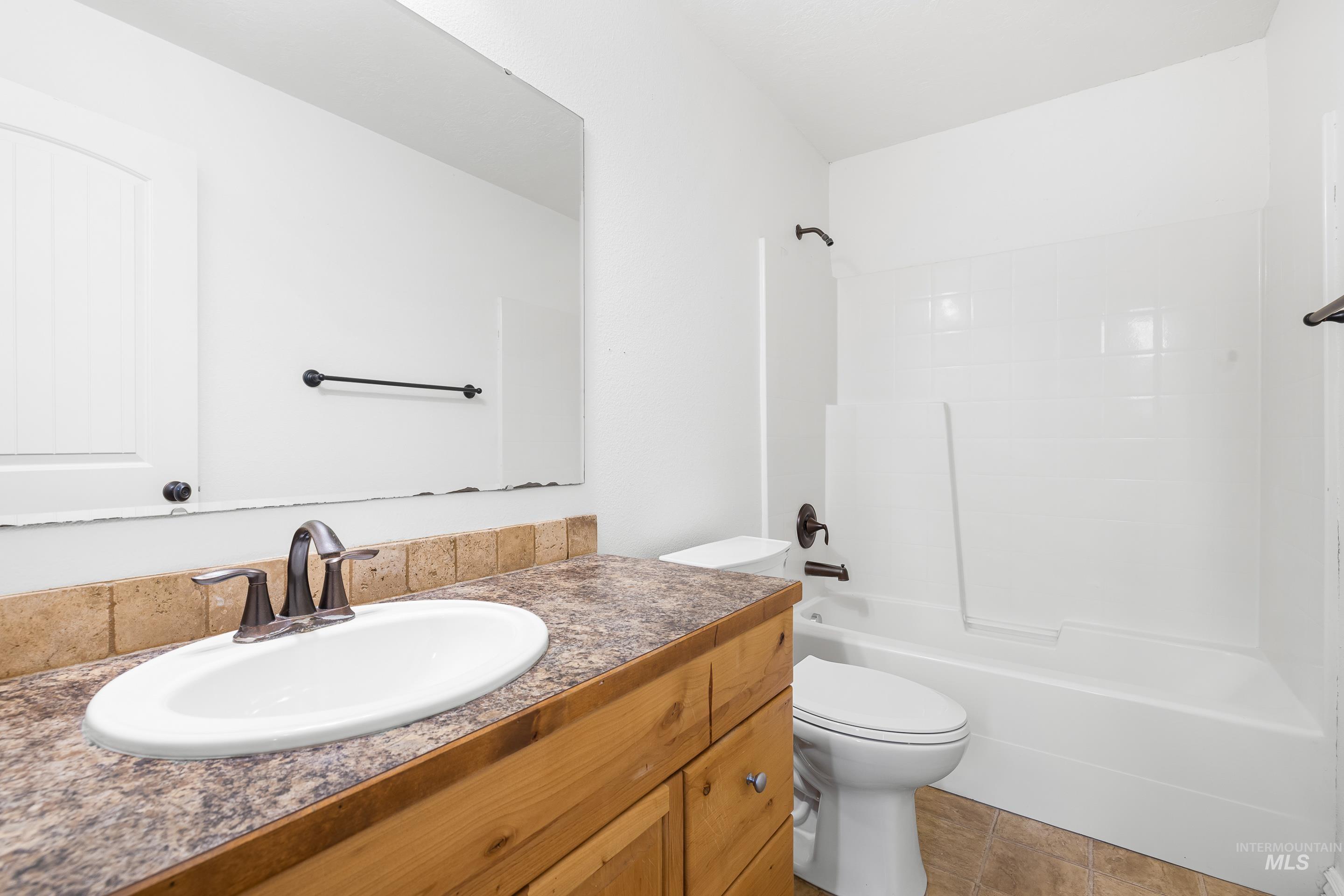 2825 S Skyview Dr, Nampa, Idaho 83686, 4 Bedrooms, 3 Bathrooms, Residential For Sale, Price $489,000,MLS 98972213