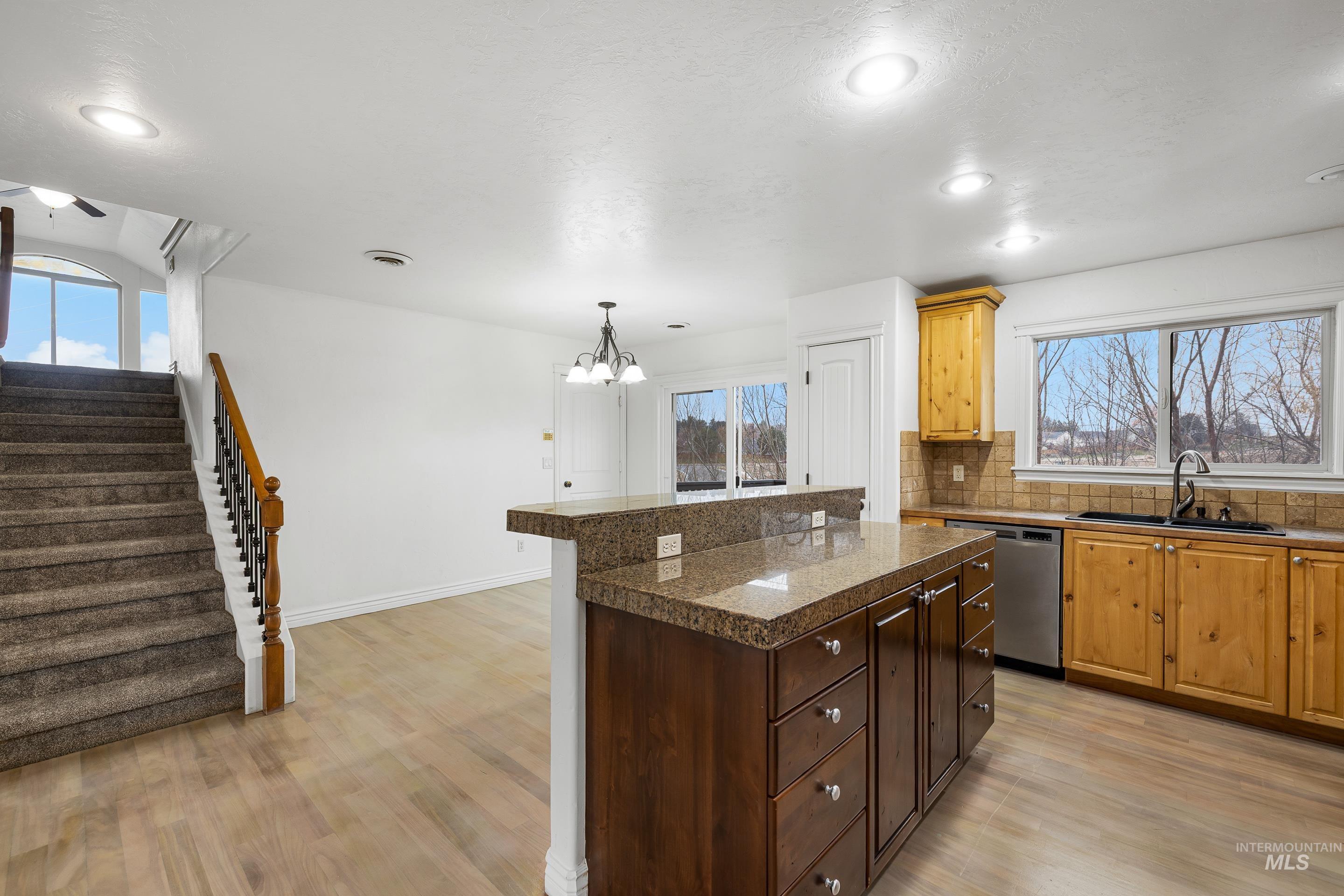 2825 S Skyview Dr, Nampa, Idaho 83686, 4 Bedrooms, 3 Bathrooms, Residential For Sale, Price $489,000,MLS 98972213