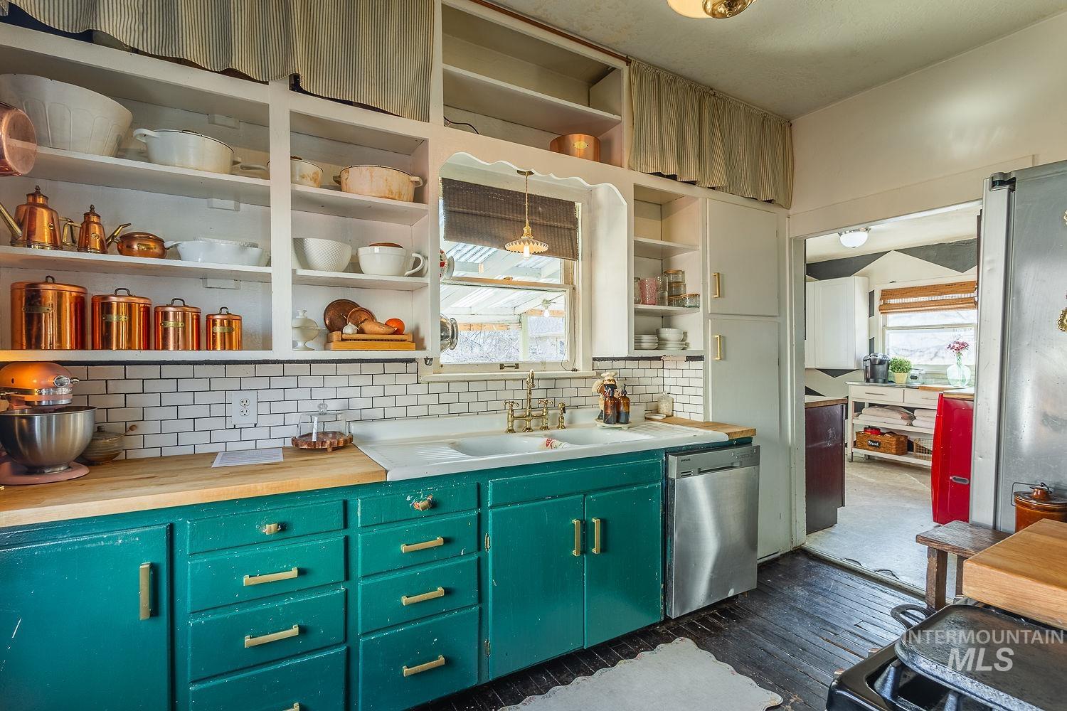 720 9th Ave S, Nampa, Idaho 83687, 2 Bedrooms, 1 Bathroom, Residential For Sale, Price $325,000,MLS 98972217