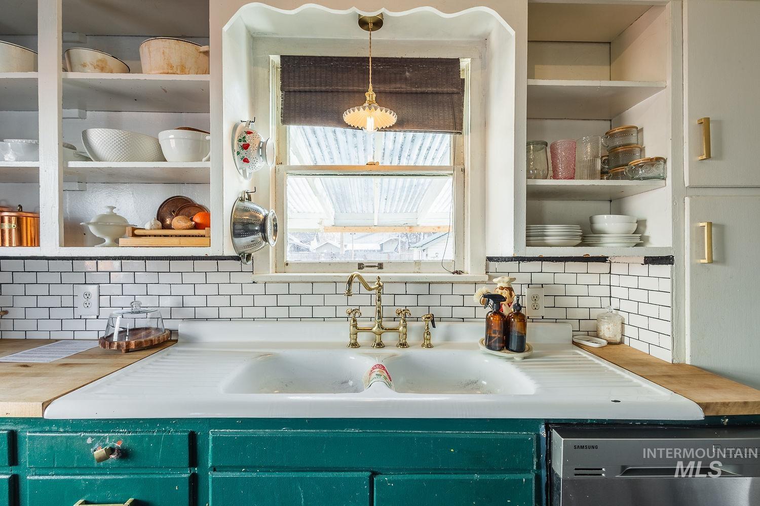 720 9th Ave S, Nampa, Idaho 83687, 2 Bedrooms, 1 Bathroom, Residential For Sale, Price $325,000,MLS 98972217