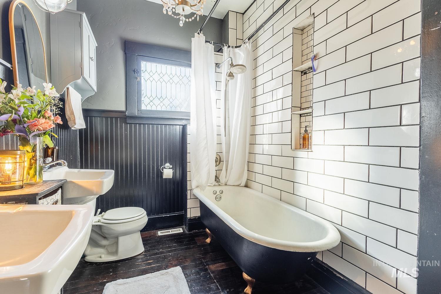 720 9th Ave S, Nampa, Idaho 83687, 2 Bedrooms, 1 Bathroom, Residential For Sale, Price $325,000,MLS 98972217