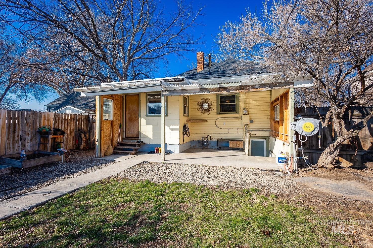 720 9th Ave S, Nampa, Idaho 83687, 2 Bedrooms, 1 Bathroom, Residential For Sale, Price $325,000,MLS 98972217